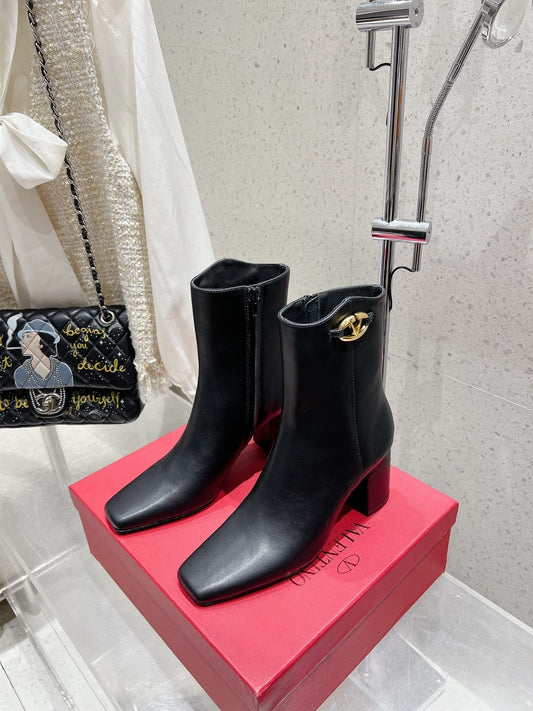 VLOGO SIGNATURE WHITE CALFSKIN ANKLE BOOT 75 MM - 35