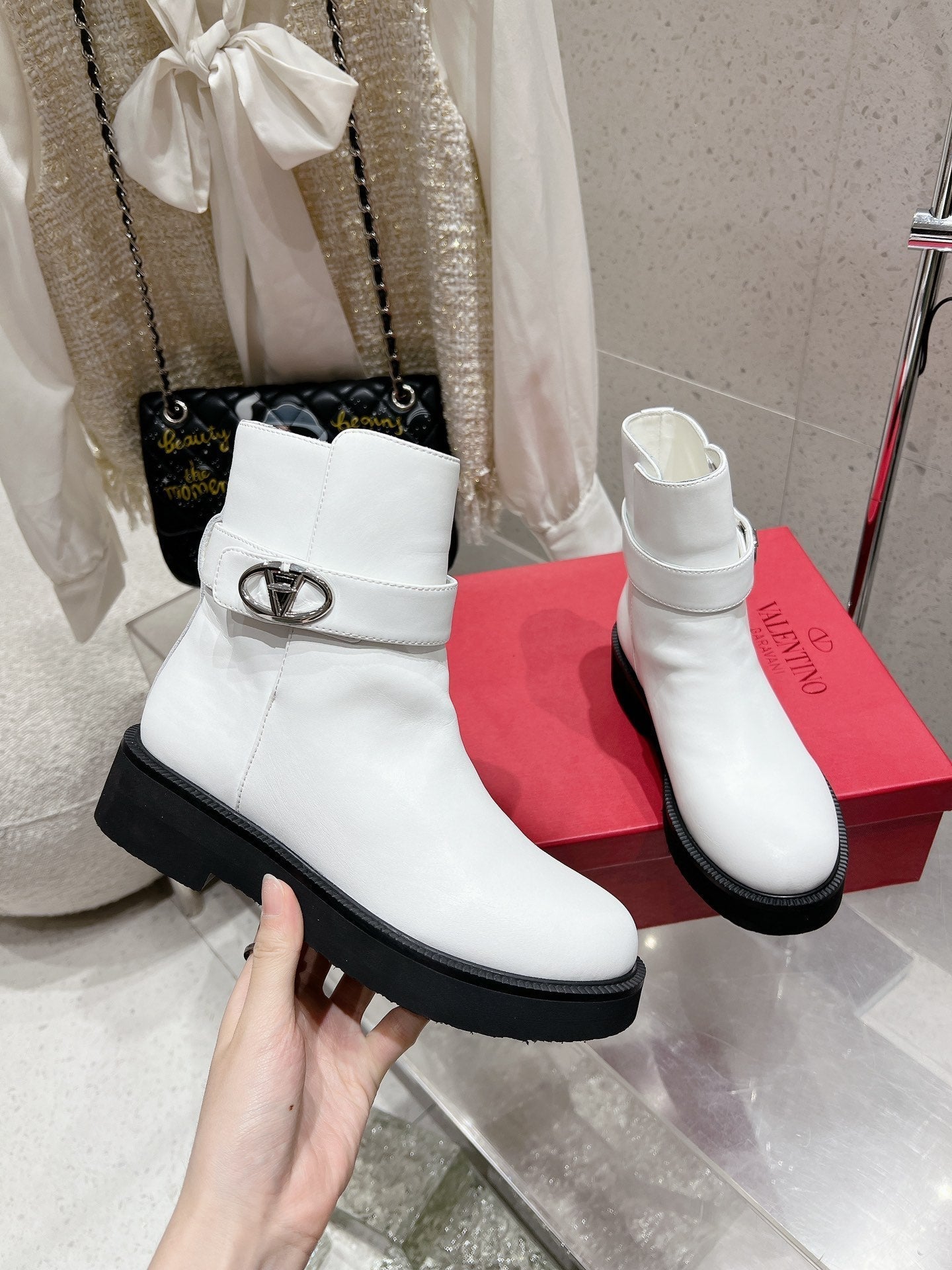 VLOGO SIGNATURE WHITE CALFSKIN ANKLE BOOT 30MM - 35