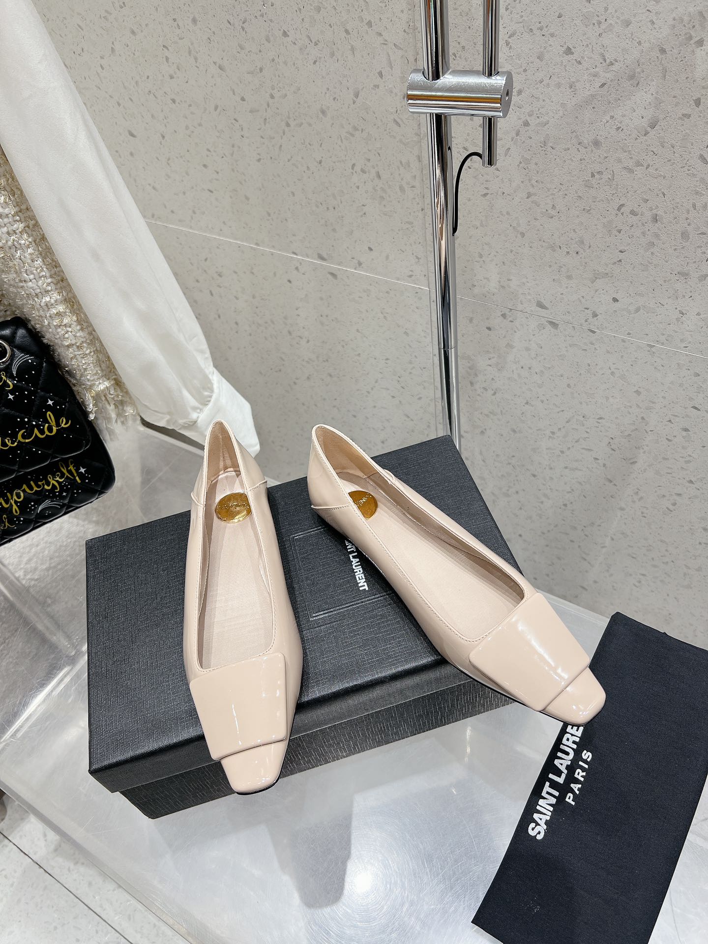 BALLERINA FLATS IN BEIGE CREAM PATENT CALFSKIN - 35