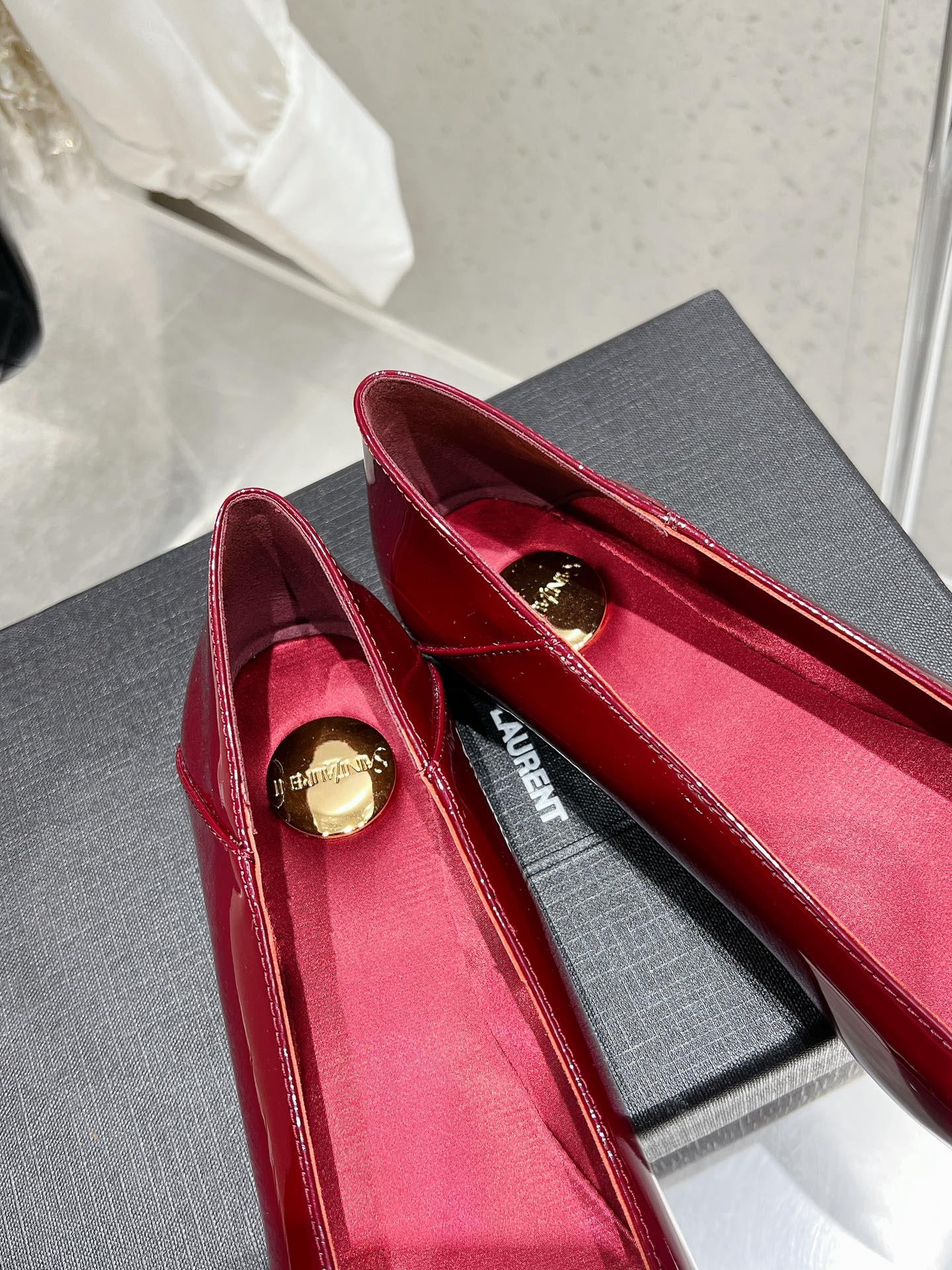 BALLERINA FLATS IN RUBY RED PATENT CALFSKIN - 35