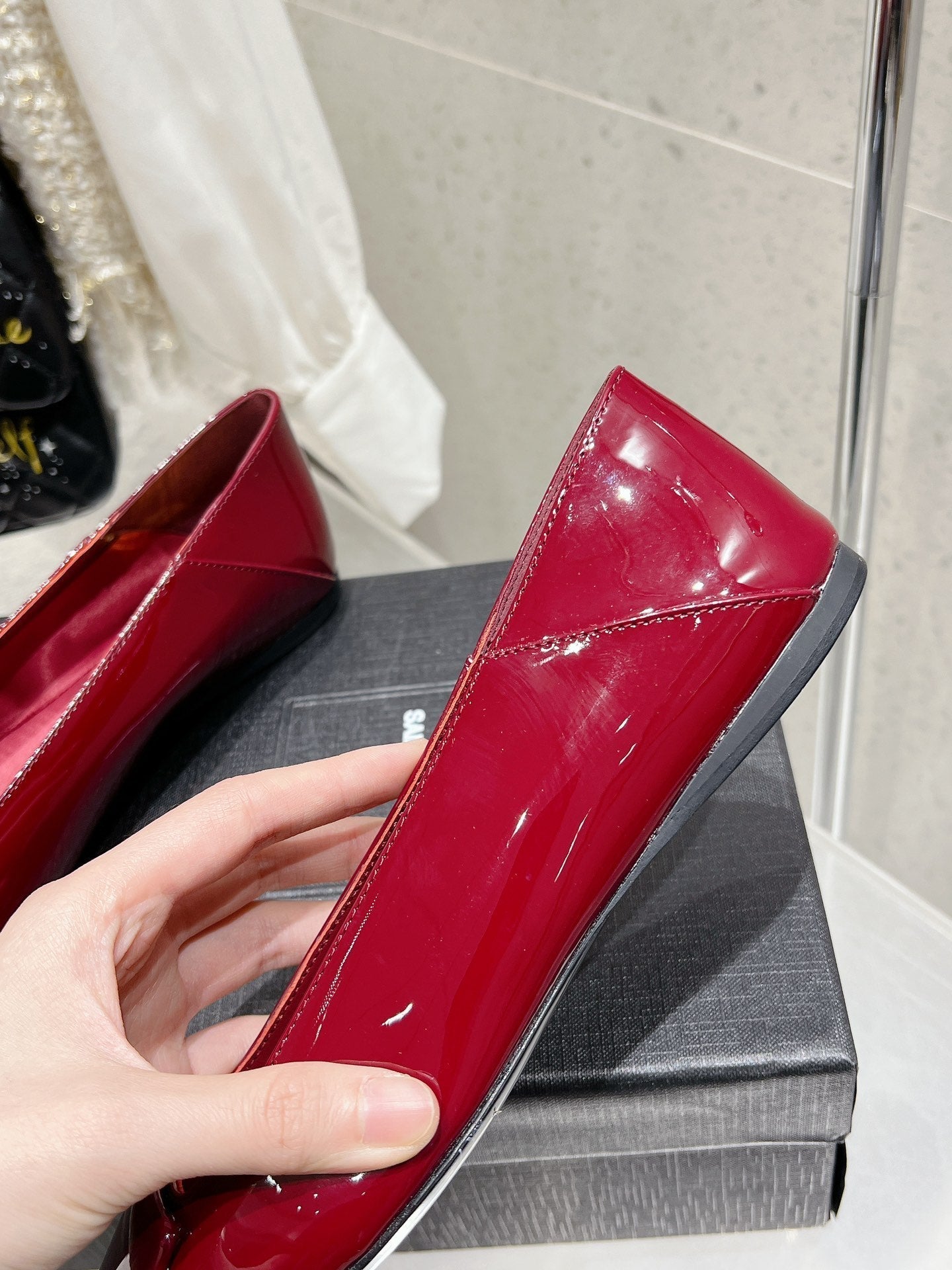 BALLERINA FLATS IN RUBY RED PATENT CALFSKIN - 35