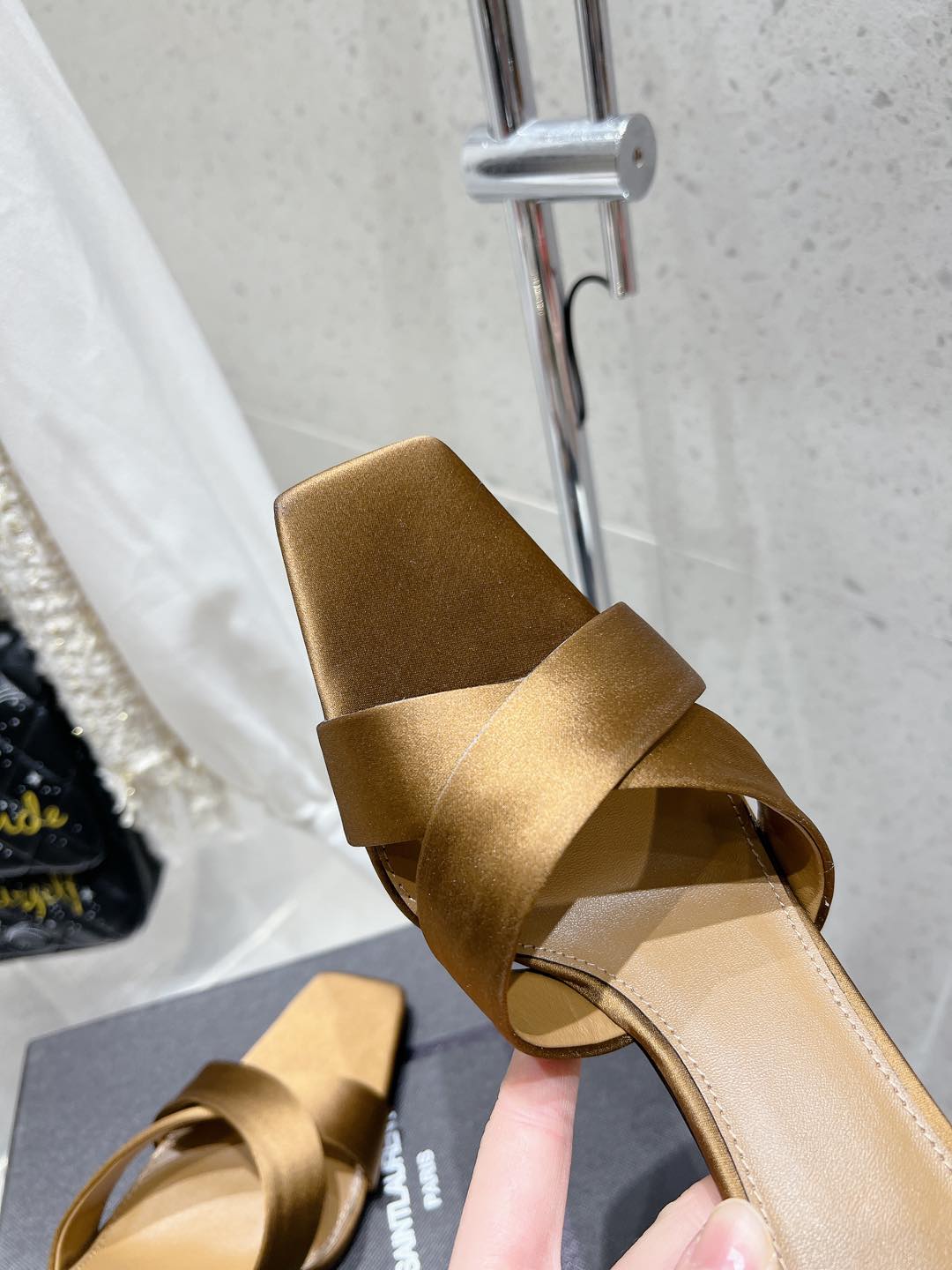 OPYUM HIGH MULES 85 MM IN METALLIC GOLD SATIN CREPE - 35