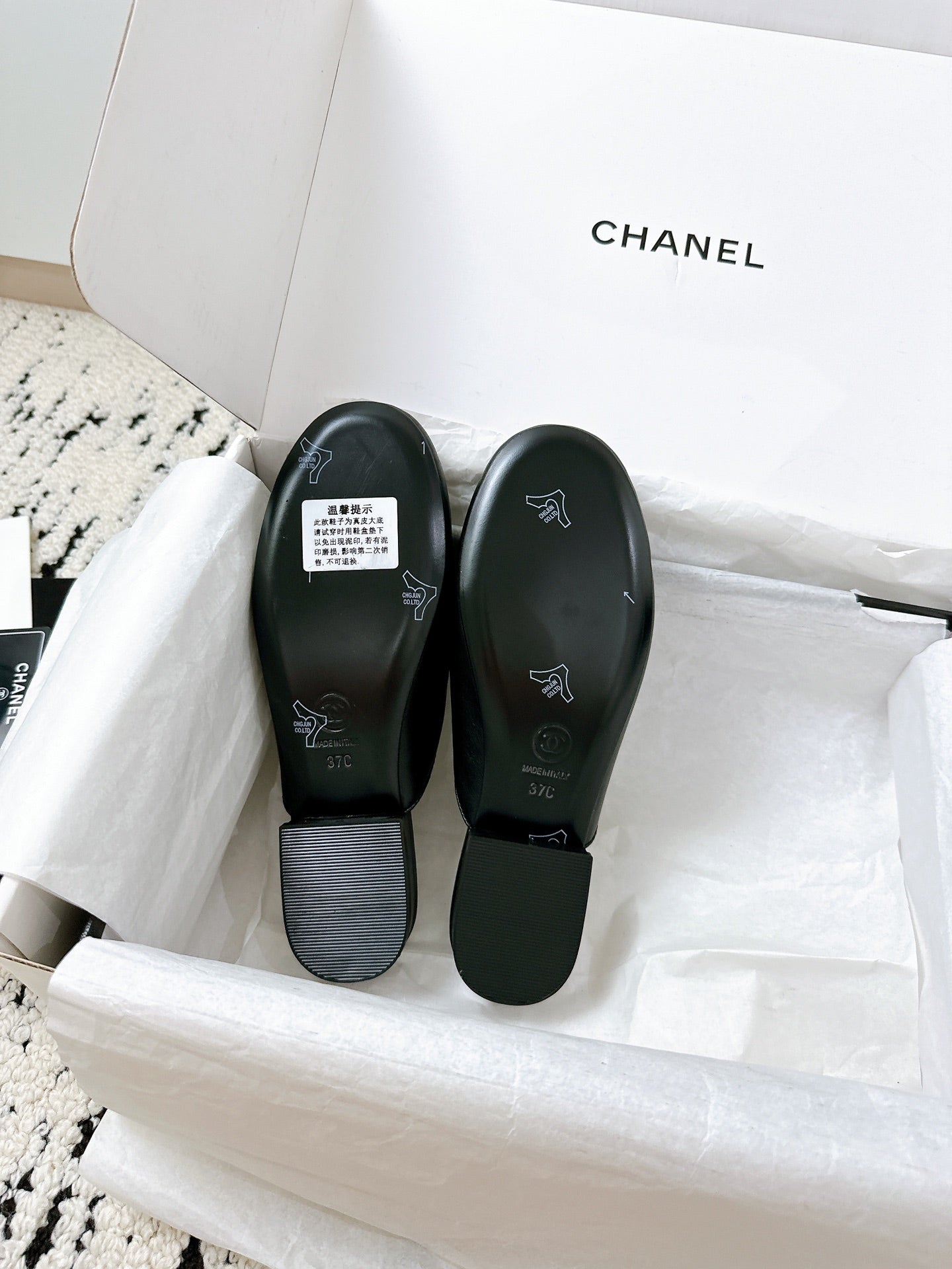 CC FLAT MULE IN BLACK CALFSKIN HARDWARE WITH ROCK MIX CHAIN - 35