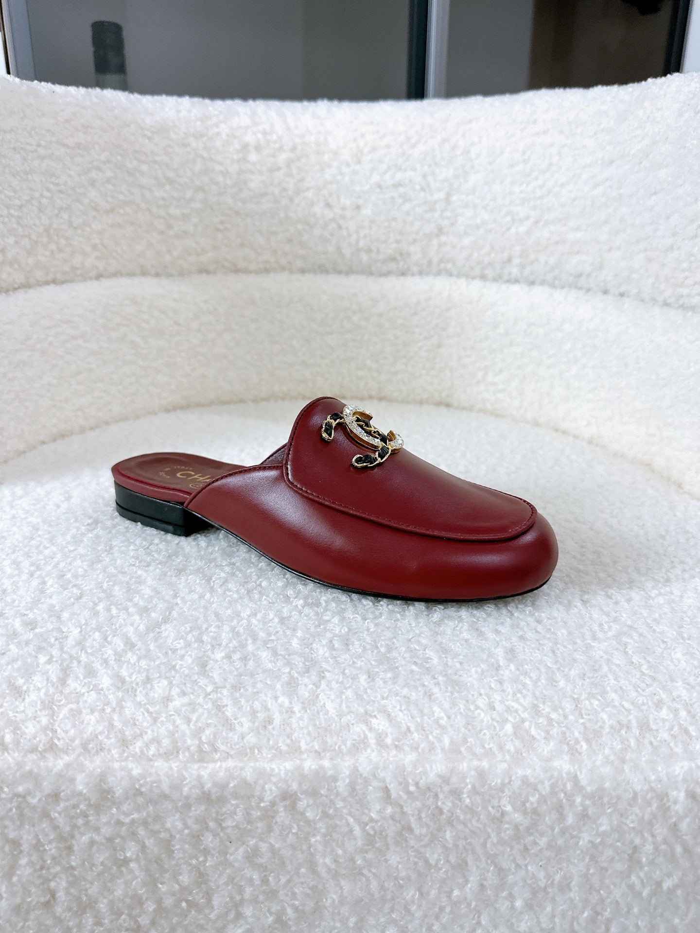CC FLAT MULE IN RUBY RED CALFSKIN HARDWARE WITH ROCK MIX CHAIN - 35