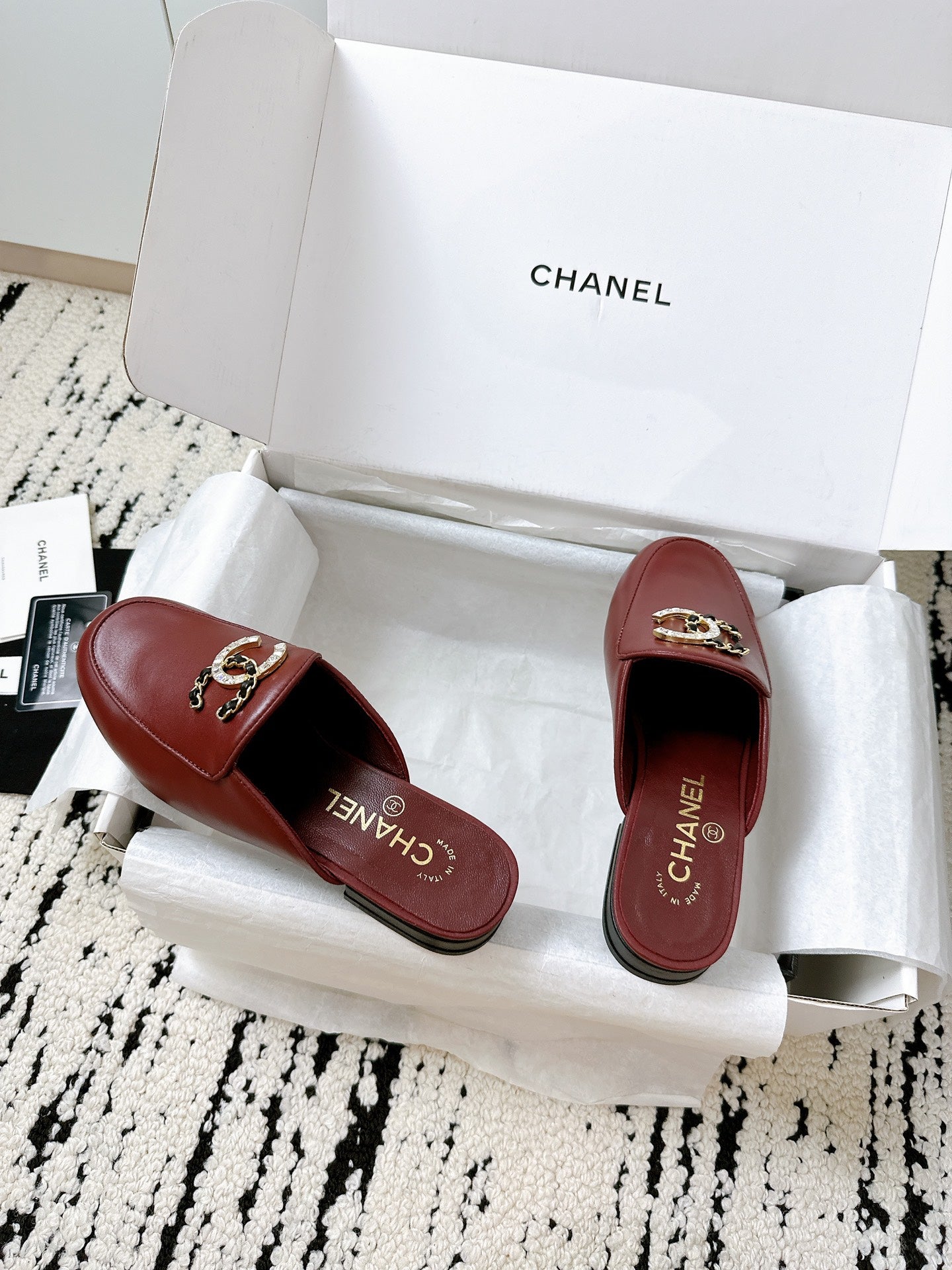 CC FLAT MULE IN RUBY RED CALFSKIN HARDWARE WITH ROCK MIX CHAIN - 35