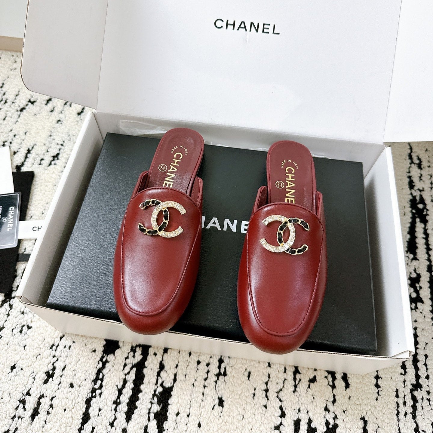 CC FLAT MULE IN RUBY RED CALFSKIN HARDWARE WITH ROCK MIX CHAIN - 35