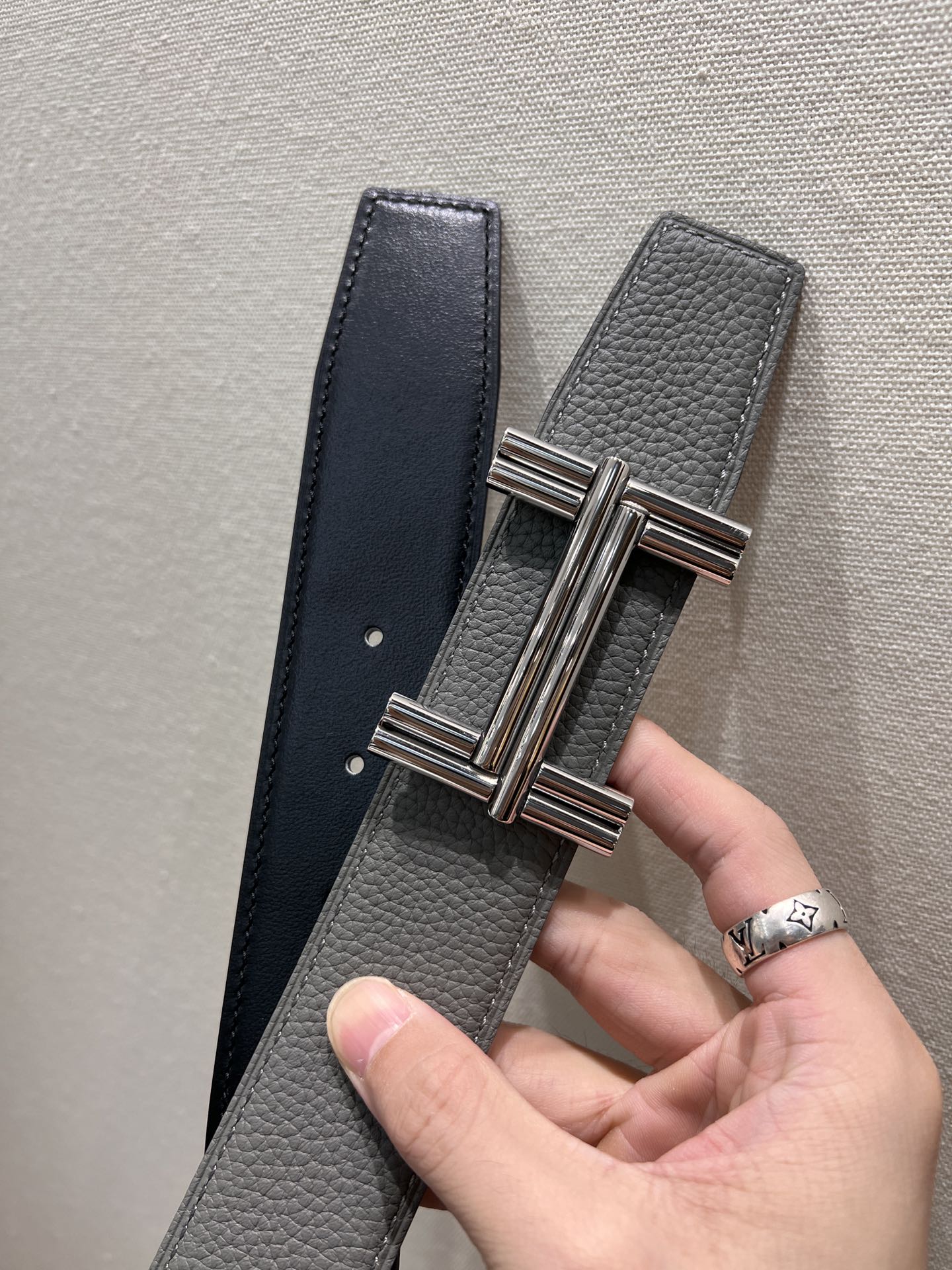 HM TRAVERSE BELT BUCKLE & REVERSIBLE GRAY AND BLACK LEATHER STRAP 38 MM SILVER HARDWARE - 30