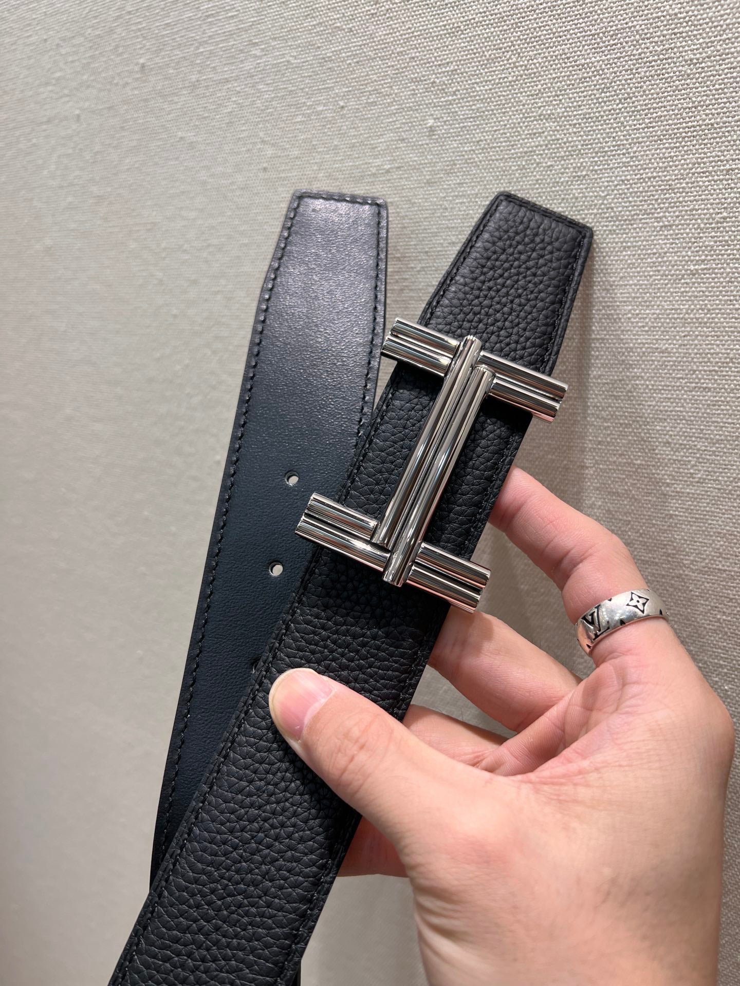 HM TRAVERSE BELT BUCKLE & REVERSIBLE BLACK LEATHER STRAP 38 MM SILVER HARDWARE - 30