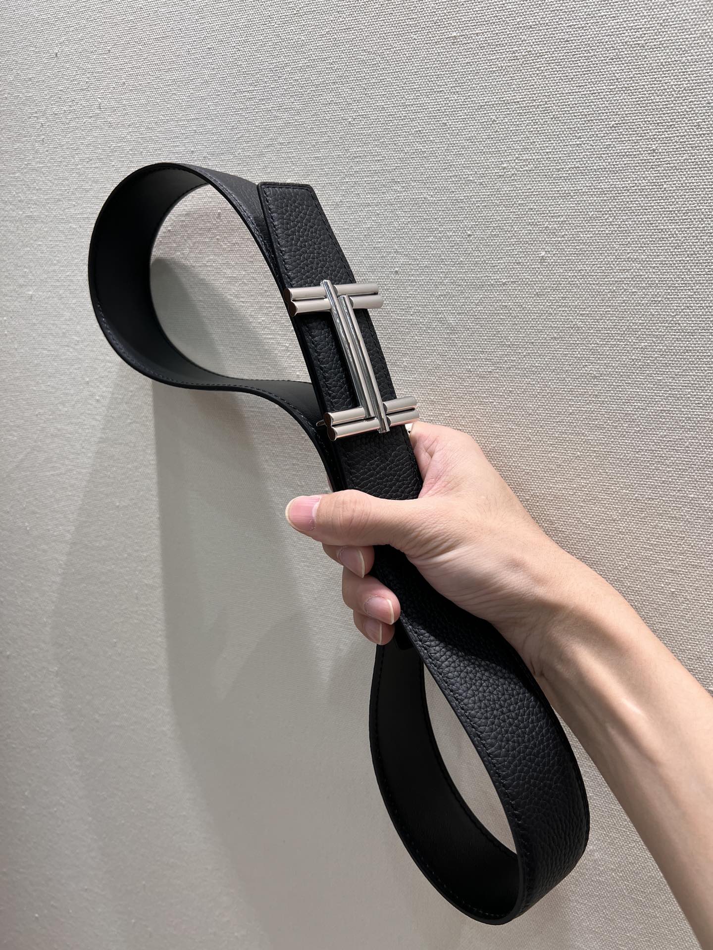 HM TRAVERSE BELT BUCKLE & REVERSIBLE BLACK LEATHER STRAP 38 MM SILVER HARDWARE - 30