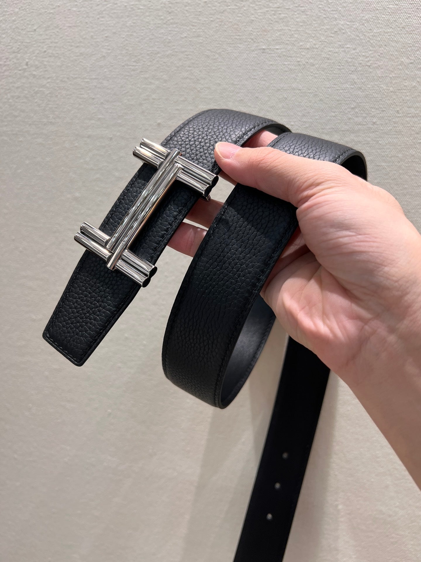 HM TRAVERSE BELT BUCKLE & REVERSIBLE BLACK LEATHER STRAP 38 MM SILVER HARDWARE - 30