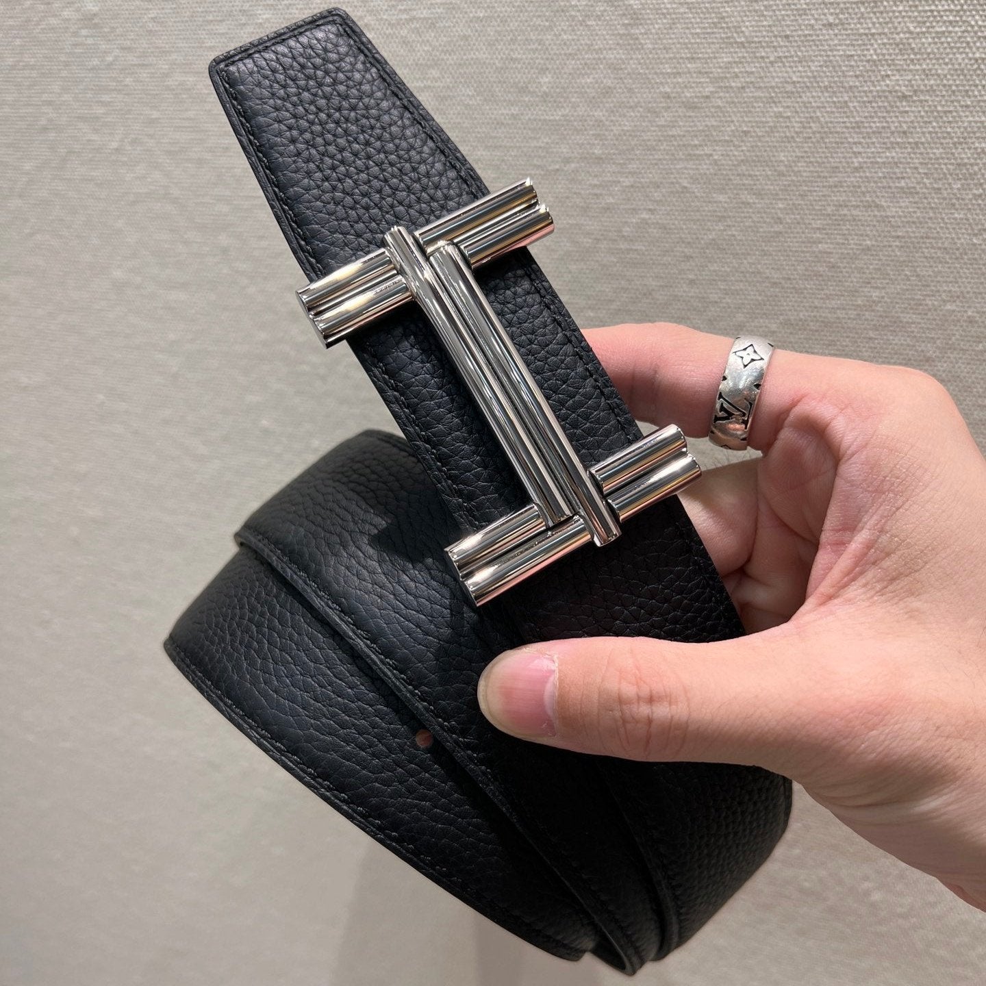 HM TRAVERSE BELT BUCKLE & REVERSIBLE BLACK LEATHER STRAP 38 MM SILVER HARDWARE - 30