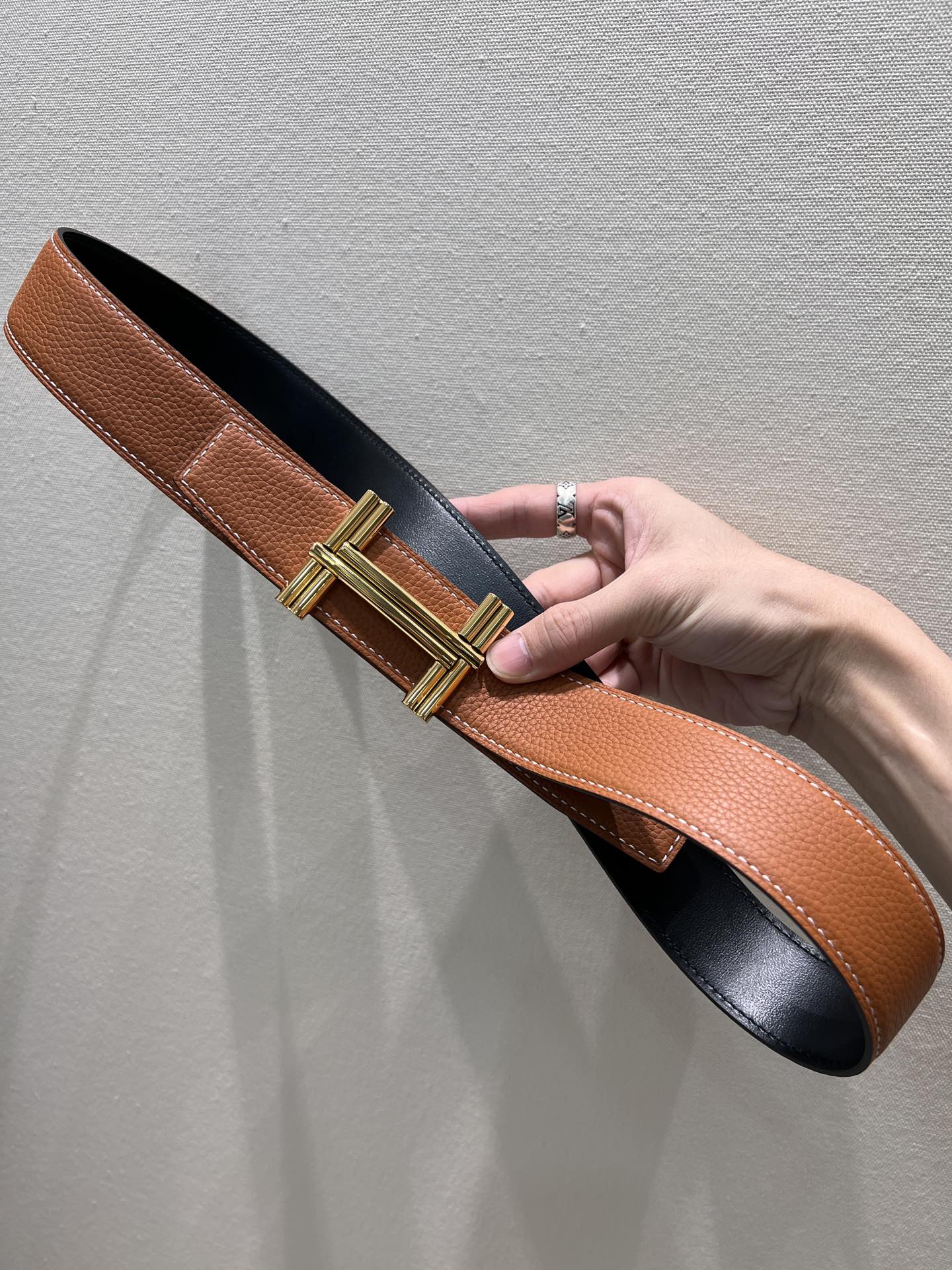 HM TRAVERSE BELT BUCKLE & REVERSIBLE BRONZE BROWN LEATHER STRAP 38 MM GOLD HARDWARE - 30
