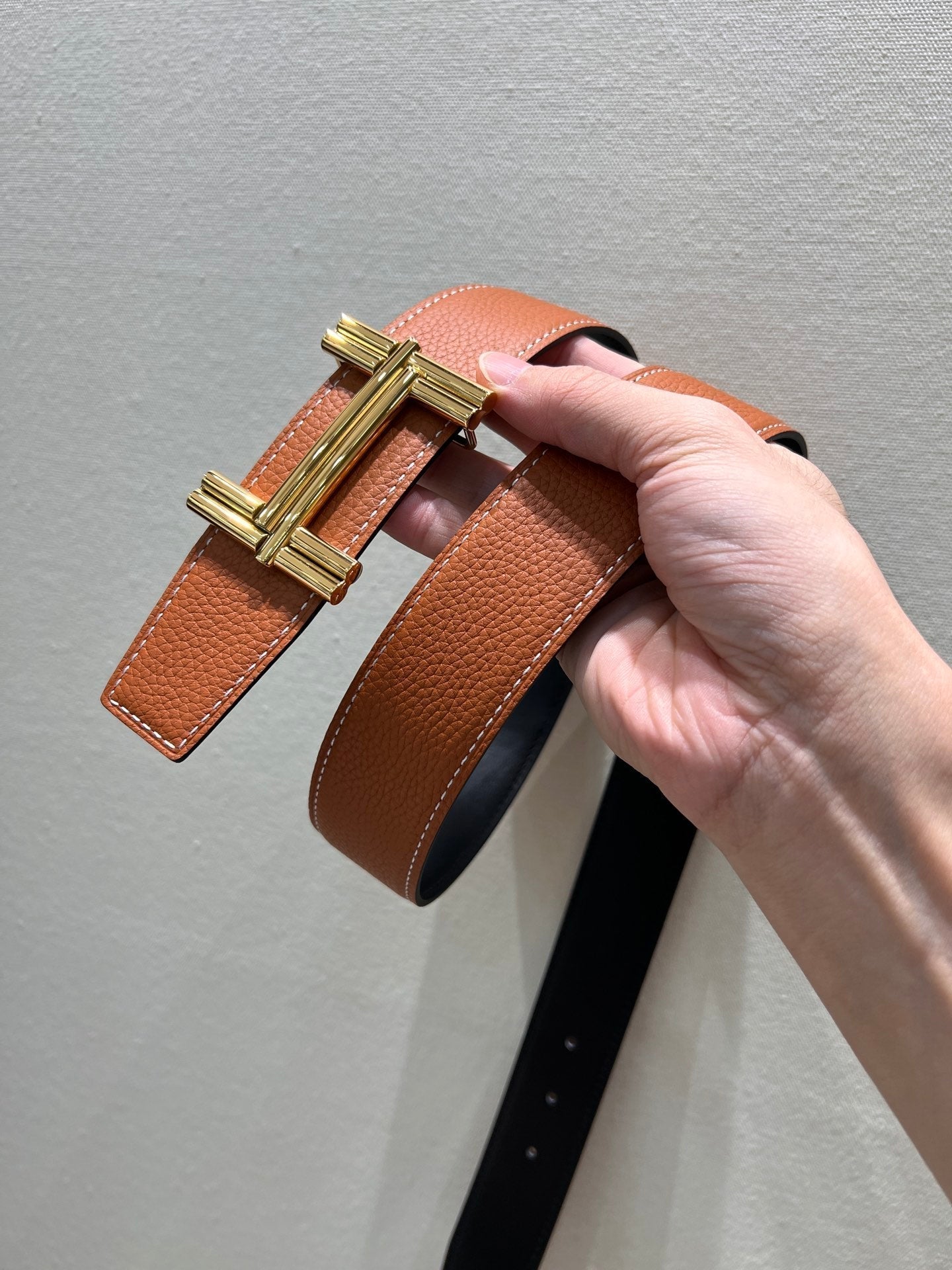 HM TRAVERSE BELT BUCKLE & REVERSIBLE BRONZE BROWN LEATHER STRAP 38 MM GOLD HARDWARE - 30