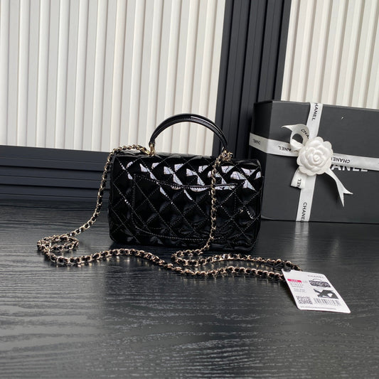 CHANEL 25S МІНІ-СУМКА FLAP 20 З ЧОРНОЇ ЛАКОВАНОЇ ШКІРИ ТЕЛЯТИ З ЗОЛОТОЮ ФУРНІТУРОЮ