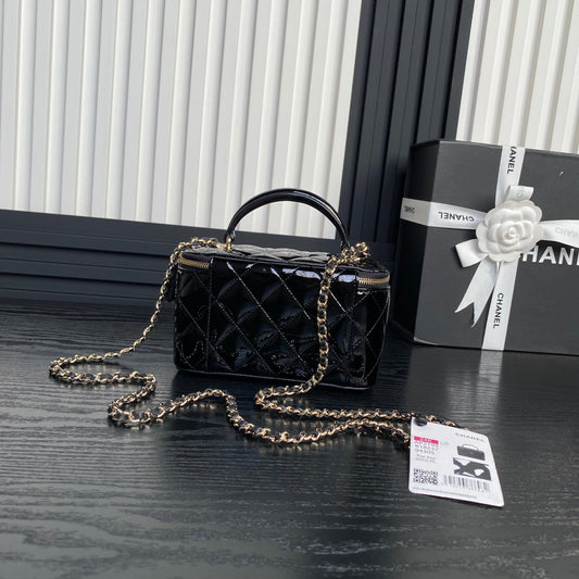 CHANEL 25S КОСМЕТИЧКА 17 ЧОРНА ЛАКОВАНА ТЕЛЯЧА ШКІРА ЗОЛОТА ФУРНІТУРА