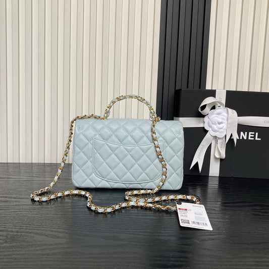 СУМКА CHANEL 25S FLAP BAG 22 СВІТЛО-БЛАКИТНА З ТЕЛЯЧОЇ ШКІРИ ІЗ ЗОЛОТОЮ ФУРНІТУРОЮ