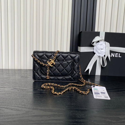 CHANEL 25S ГАМАНЕЦЬ НА ЛАНЦЮЖКУ 19 З ЧОРНОЇ ШКІРИ ЯГНЯТИ ІЗ ЗОЛОТИСТОЮ ФУРНІТУРОЮ