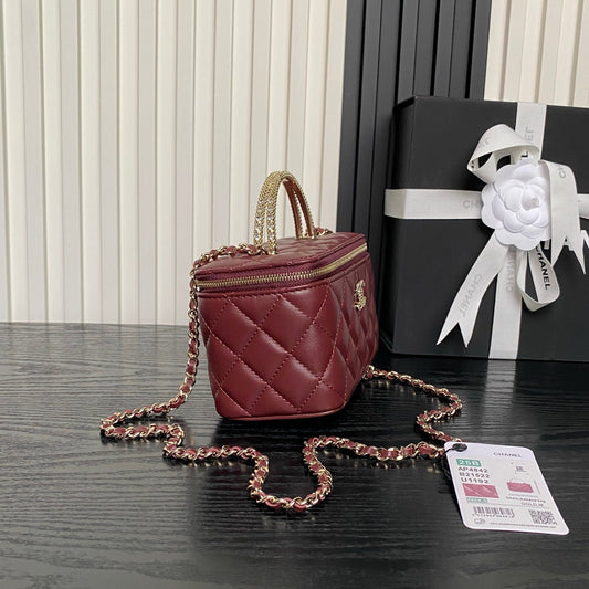 CHANEL 25S КОСМЕТИЧКА 17 З ТЕМНО-ЧЕРВОНОЇ ОВЕЧОЇ ШКІРИ ІЗ ЗОЛОТОЮ ФУРНІТУРОЮ