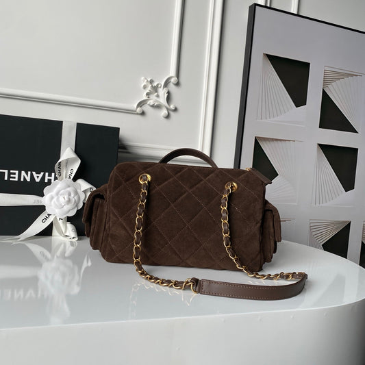 CHANEL 25S СУМКА-БОУЛІНГ 24 З ТЕМНО-КОРИЧНЕВОЇ ЗАМШІ З ЗОЛОТОЮ ФУРНІТУРОЮ