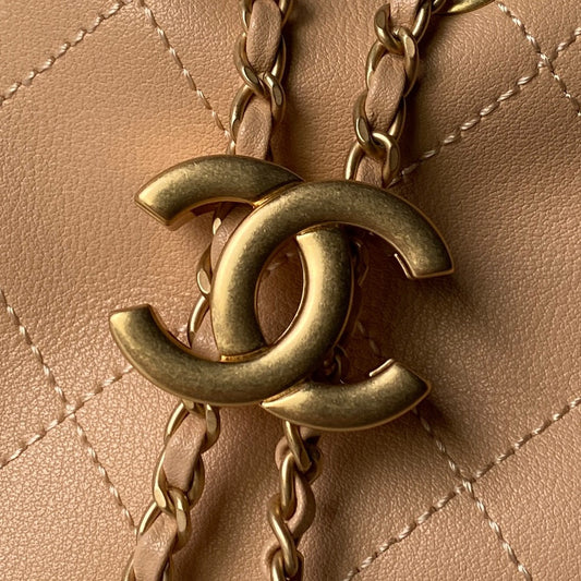 CHANEL 25S СУМКА HOBO 32 З ТЕПЛОЇ ПІСОЧНО-БЕЖЕВОЇ ШКІРИ ЯГНЯТИ
