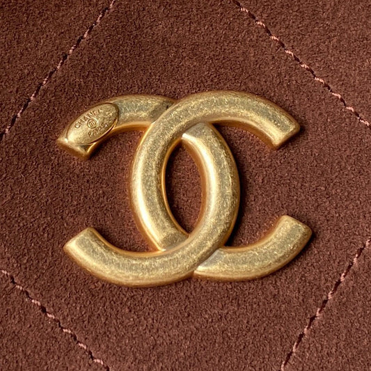 Сумка HOBO CHANEL 25S 31 З ТЕМНО-КОРИЧНЕВОЇ ЗАМШІ ІЗ ЗОЛОТОЮ ФУРНІТУРОЮ