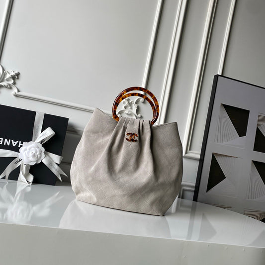 СУМКА CHANEL 26S, 32 СМ, СВІТЛО-СІРО-БЕЖЕВА ЗАМША