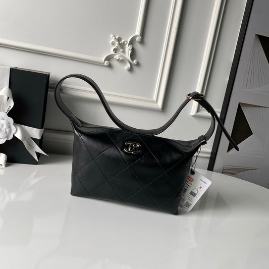 СУМКА-ХОБО CHANEL 26S 23 З ЧОРНОЇ ОВЕЧОЇ ШКІРИ