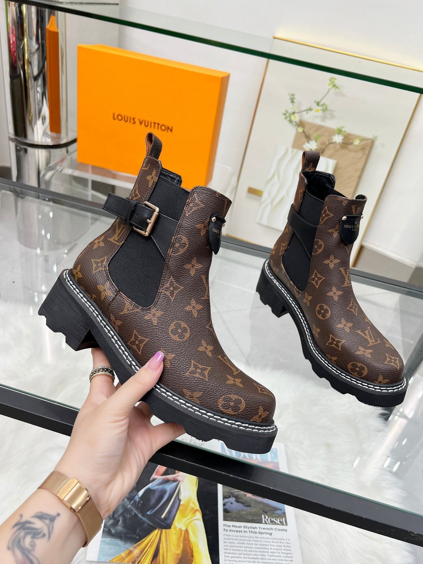 LV WOMEN'S SHORT BOOTS IN CHOCOLATE BROWN MONOGRAM CALFSKIN - 35