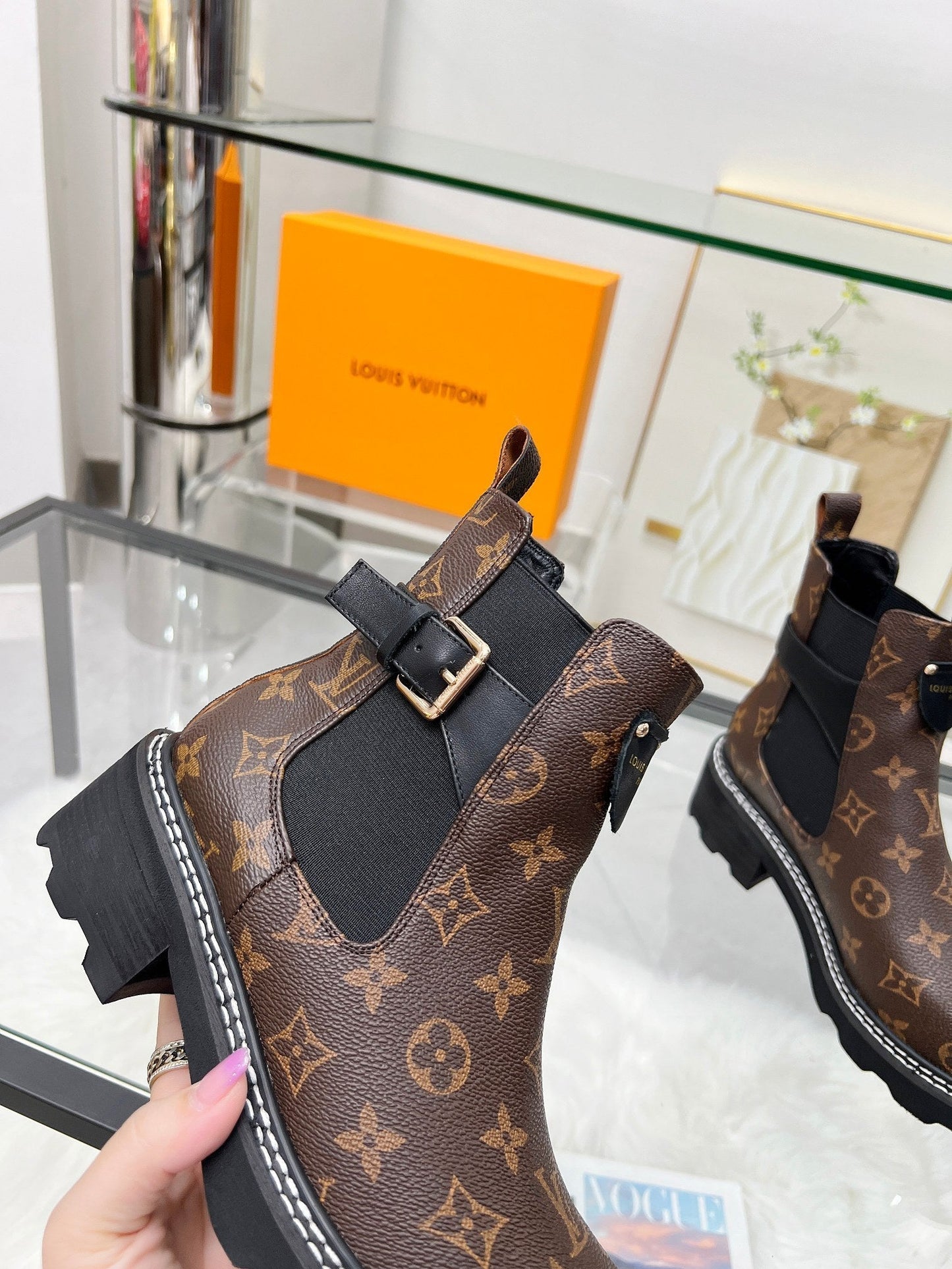 LV WOMEN'S SHORT BOOTS IN CHOCOLATE BROWN MONOGRAM CALFSKIN - 35
