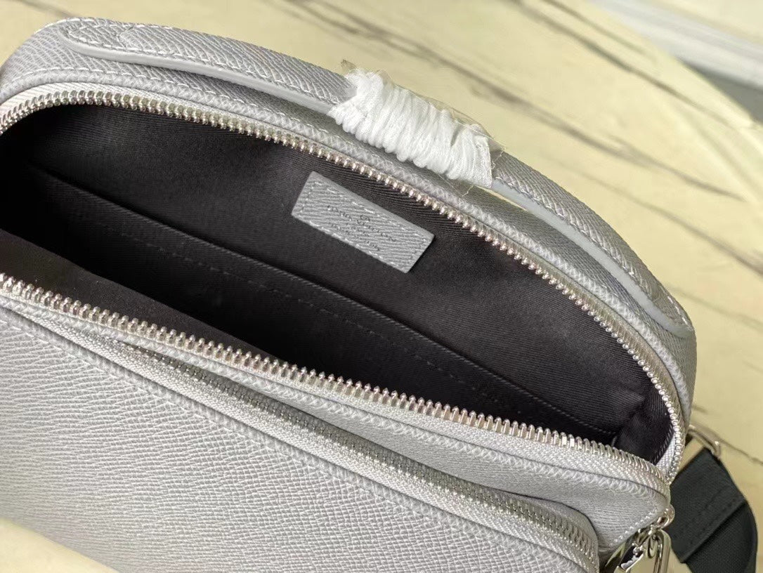 AVENUE MESSENGER 22 IN HARBOR GRAY CALFSKIN