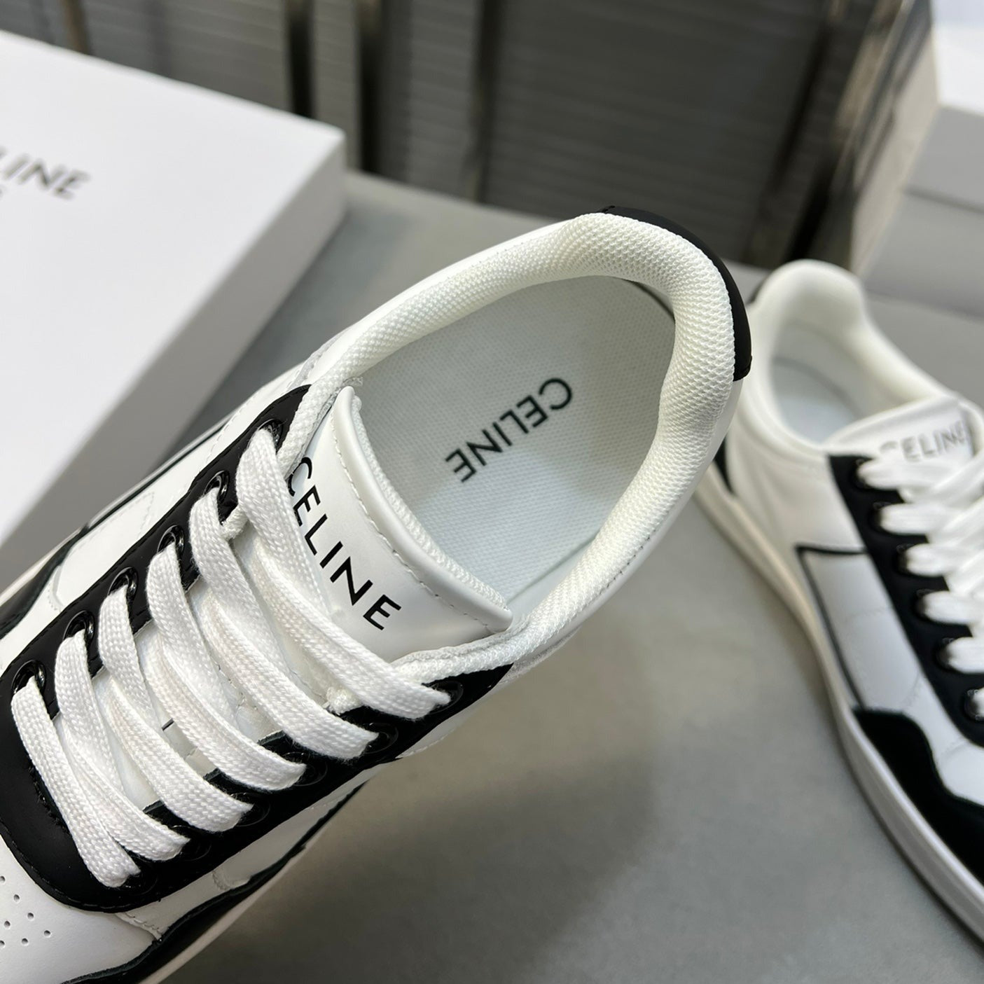 TRAINER LOW LACE-UP SNEAKER IN CALFSKIN, LAMINATED CALFSKIN AND SUEDE CALFSKIN OPTIC BLACK WHITE - 35