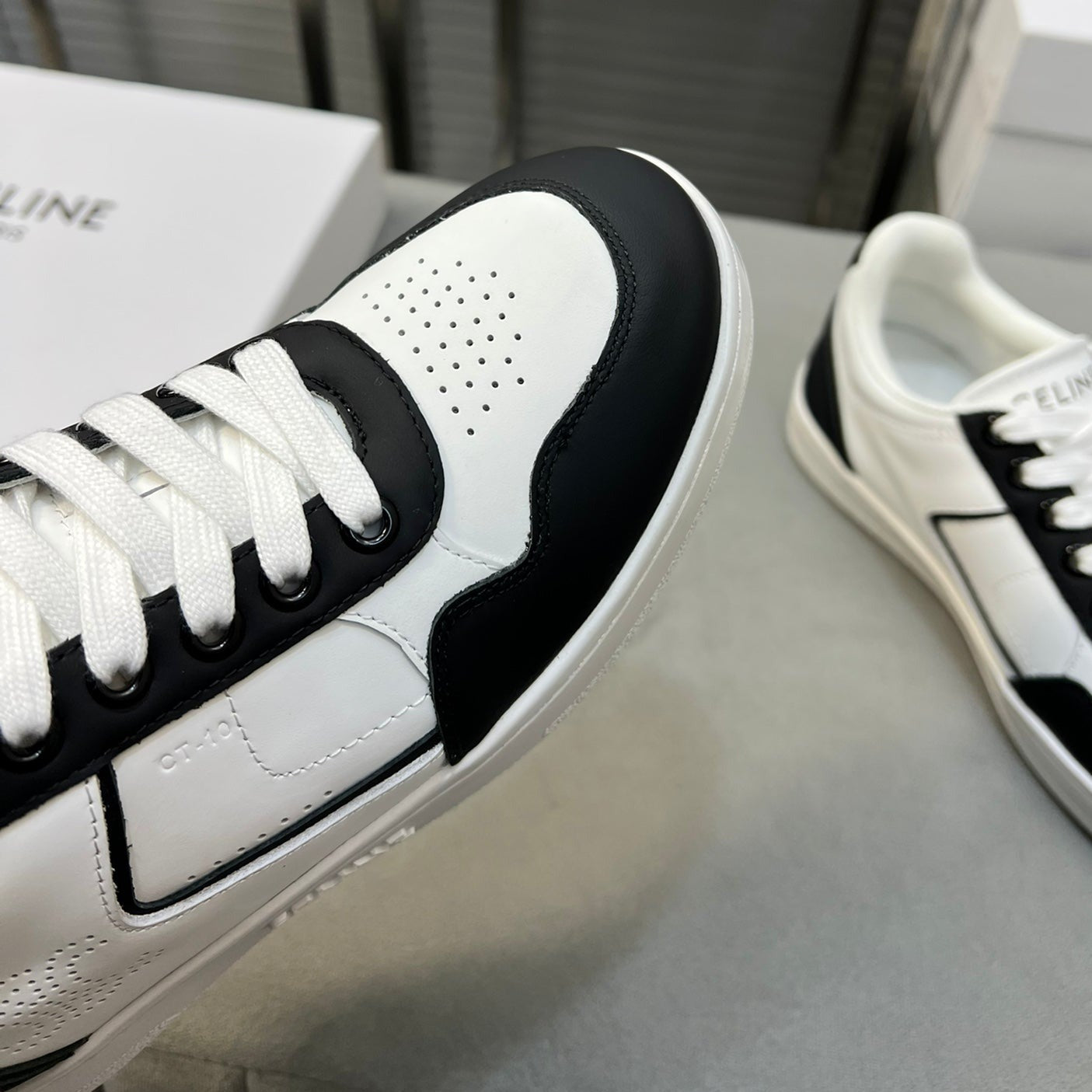 TRAINER LOW LACE-UP SNEAKER IN CALFSKIN, LAMINATED CALFSKIN AND SUEDE CALFSKIN OPTIC BLACK WHITE - 35