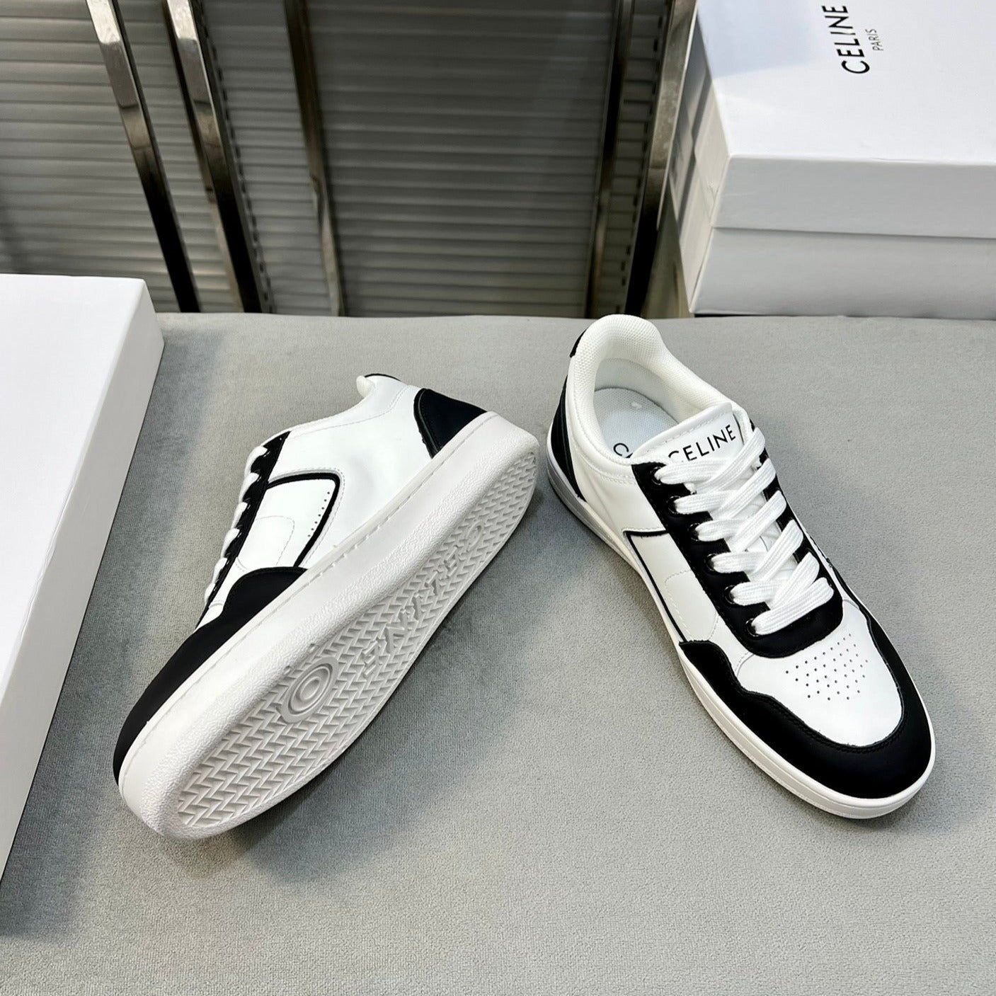 TRAINER LOW LACE-UP SNEAKER IN CALFSKIN, LAMINATED CALFSKIN AND SUEDE CALFSKIN OPTIC BLACK WHITE - 35