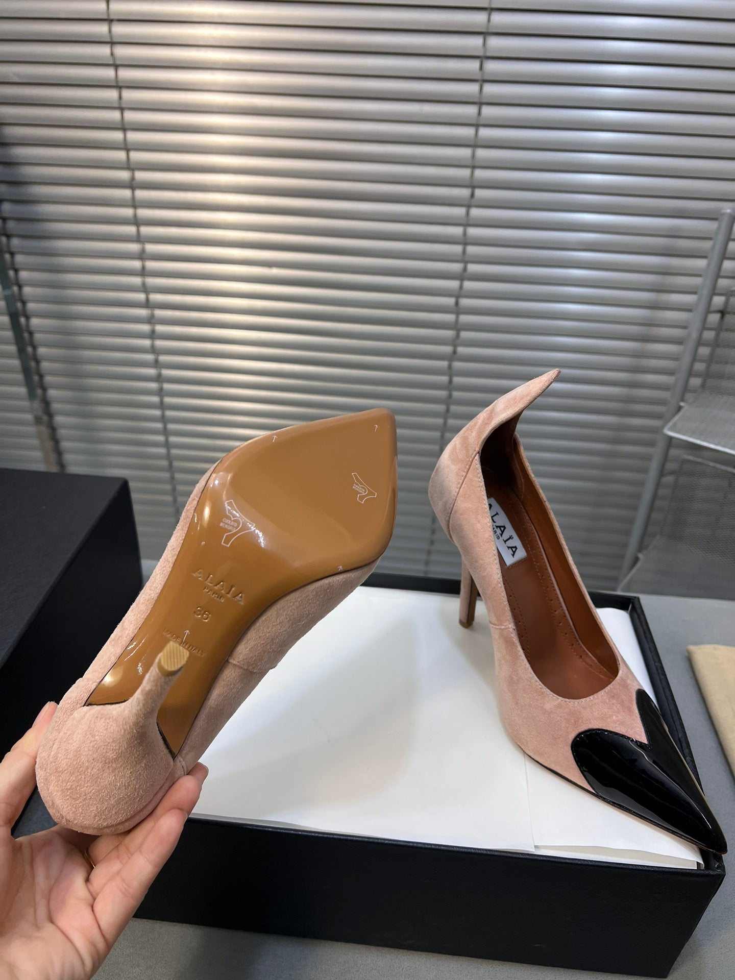 ALAIA HIGH PUMPS 10CM IN ALMOND BEIGE SUEDE MIX BLACK CALFSKIN - 35