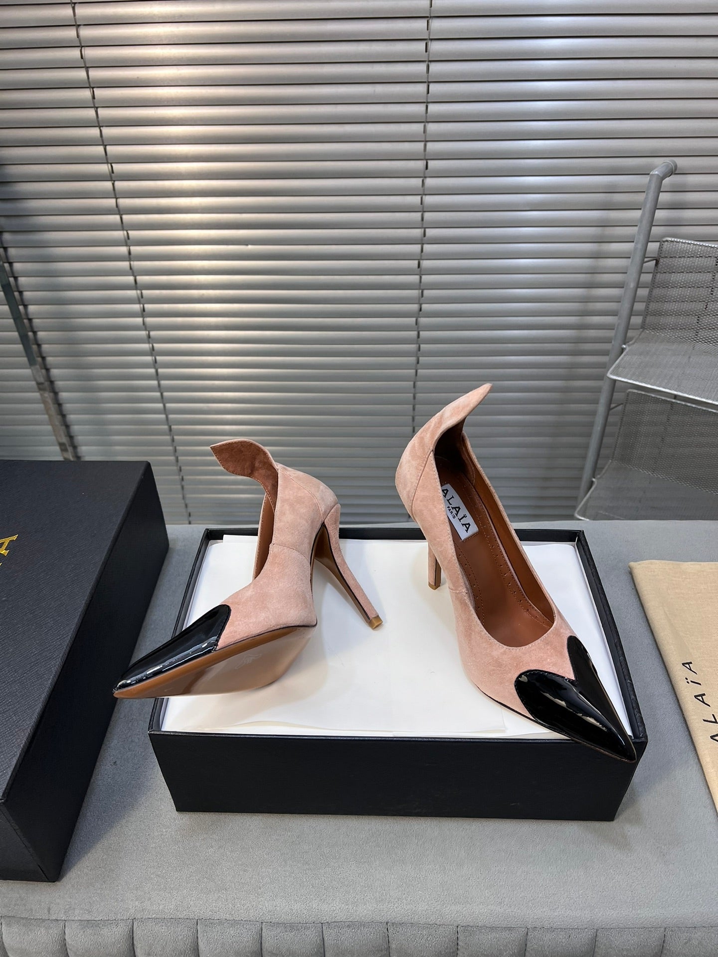 ALAIA HIGH PUMPS 10CM IN ALMOND BEIGE SUEDE MIX BLACK CALFSKIN - 35