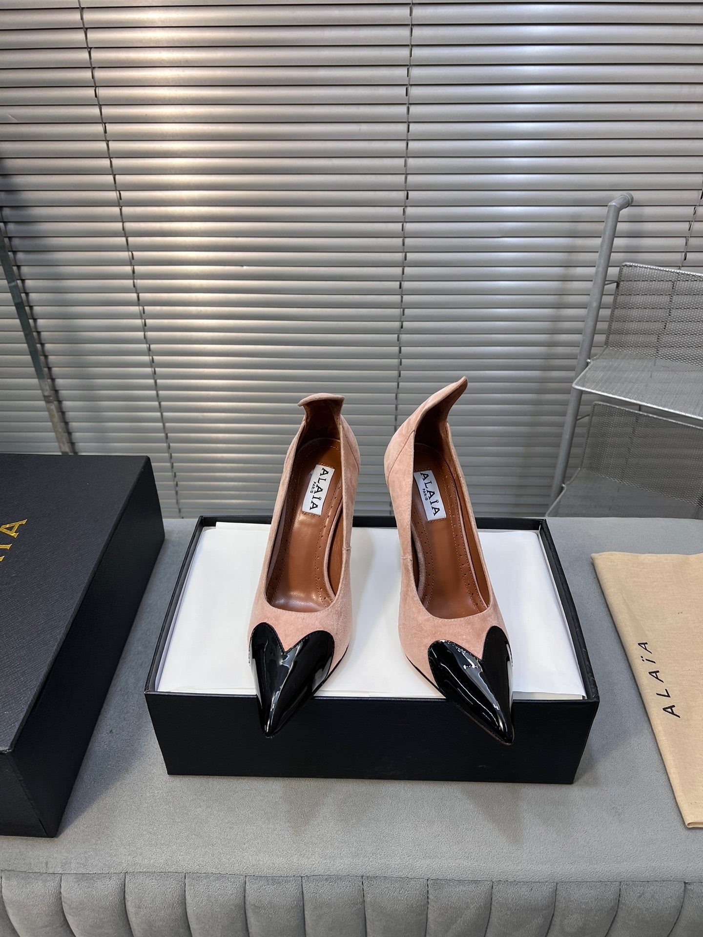 ALAIA HIGH PUMPS 10CM IN ALMOND BEIGE SUEDE MIX BLACK CALFSKIN - 35