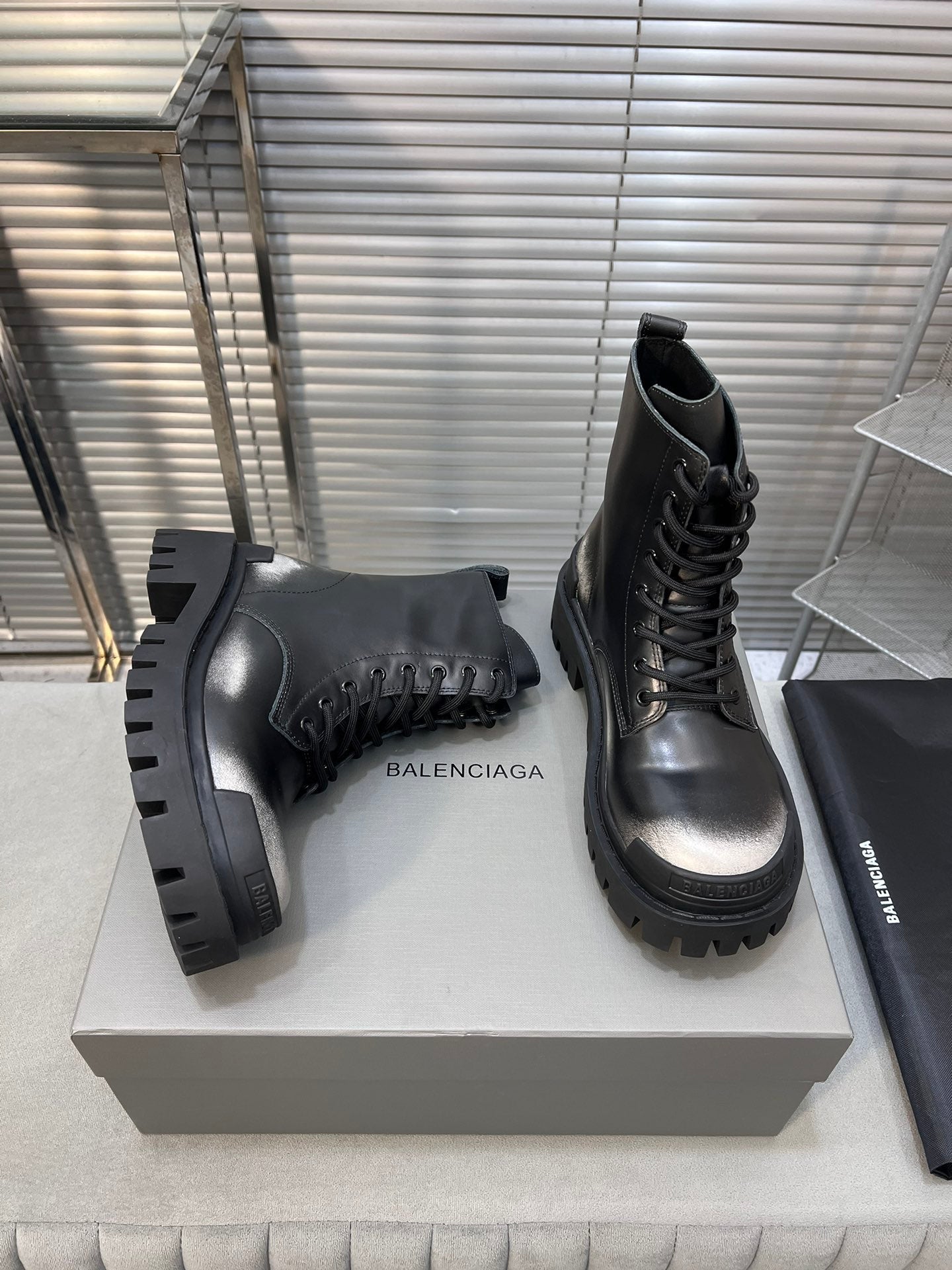 CHUNKY BOOTS IN BLACK MIX WHITE SMOOTH CALFSKIN - 35