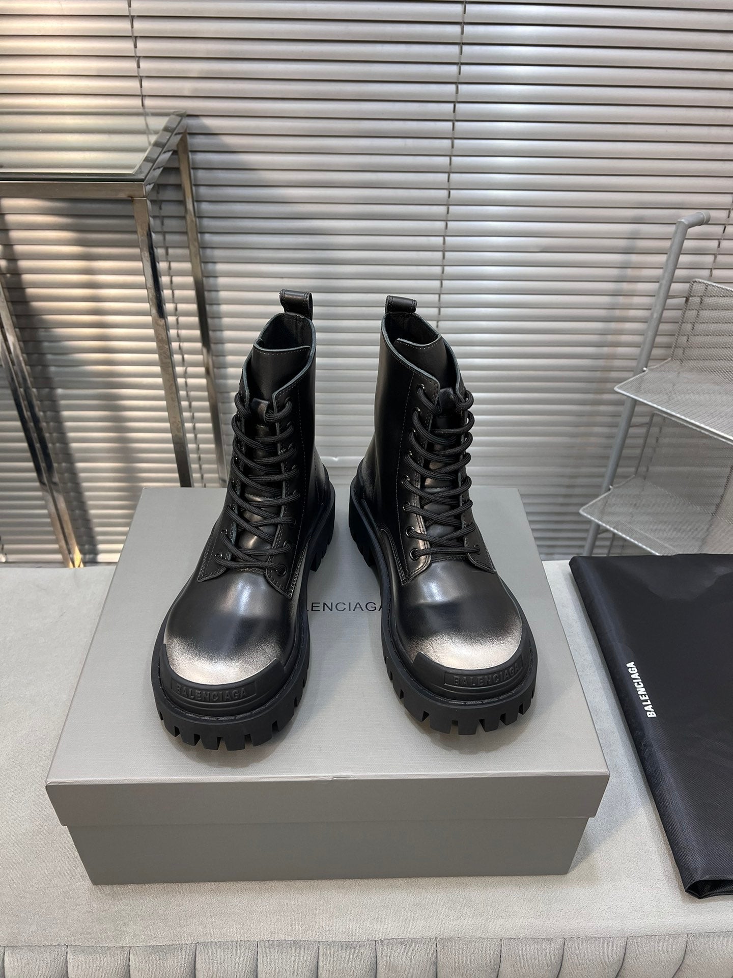 CHUNKY BOOTS IN BLACK MIX WHITE SMOOTH CALFSKIN - 35