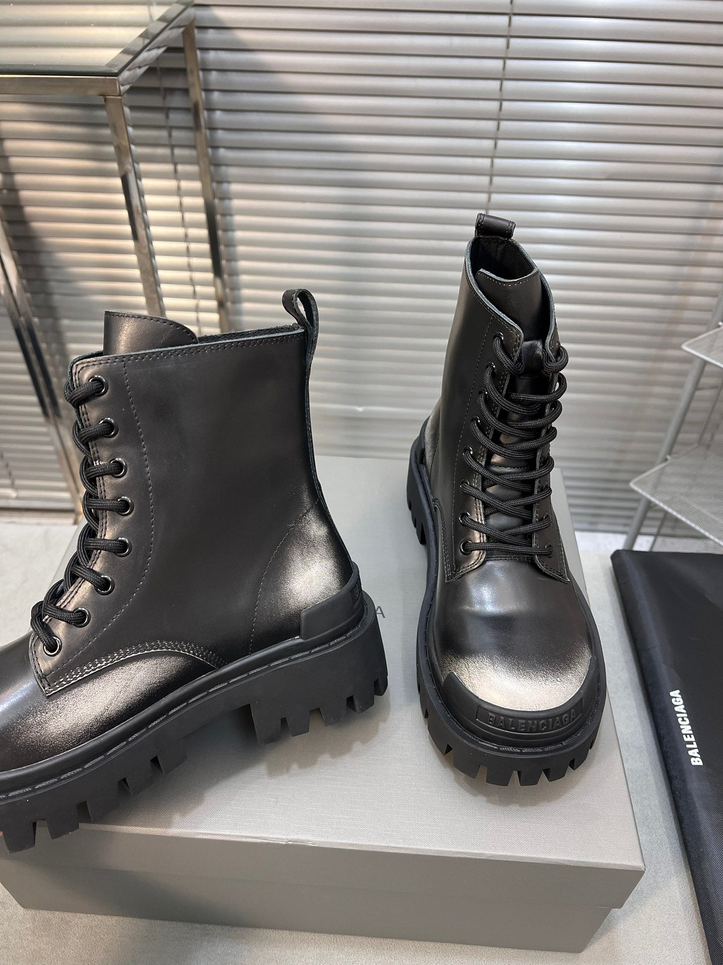 CHUNKY BOOTS IN BLACK MIX WHITE SMOOTH CALFSKIN - 35