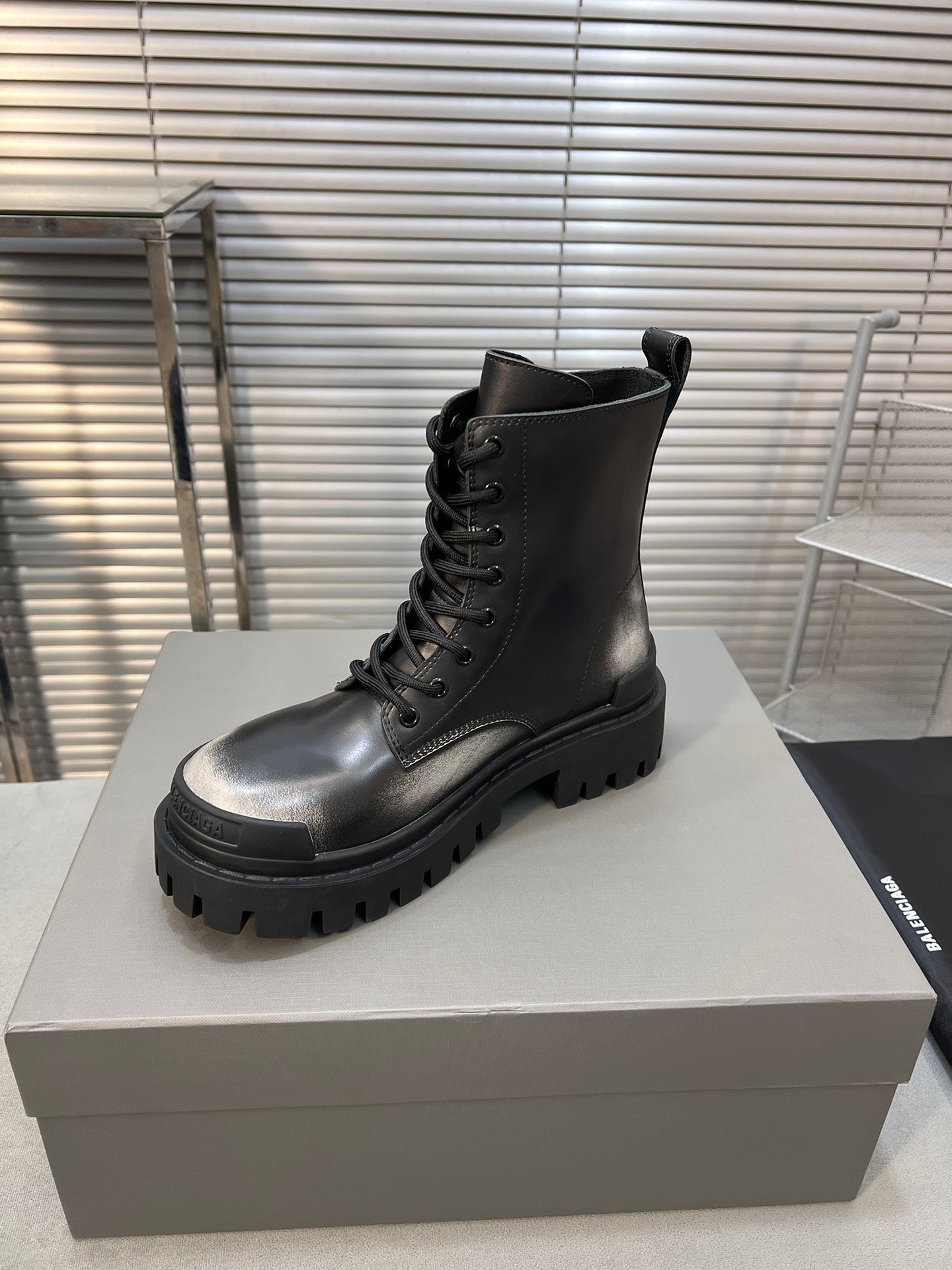 CHUNKY BOOTS IN BLACK MIX WHITE SMOOTH CALFSKIN - 35