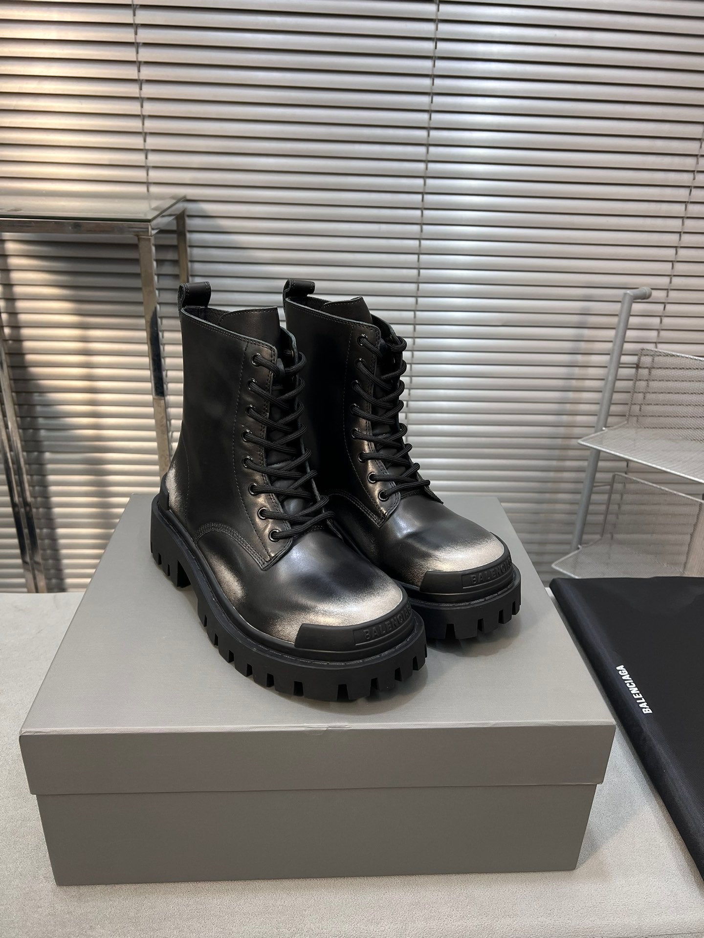 CHUNKY BOOTS IN BLACK MIX WHITE SMOOTH CALFSKIN - 35