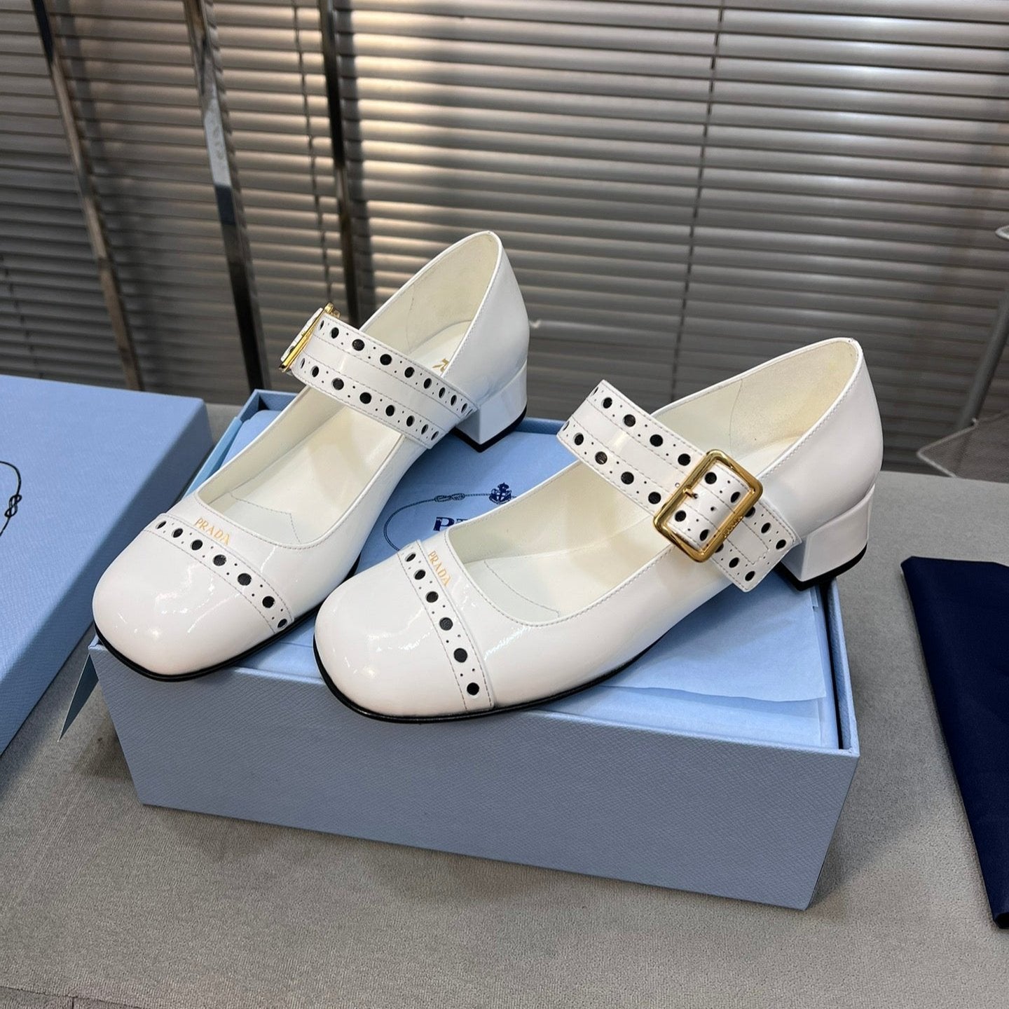 MARY JANE PUMPS IN WHITE GLOSSY CALFSKIN - 35