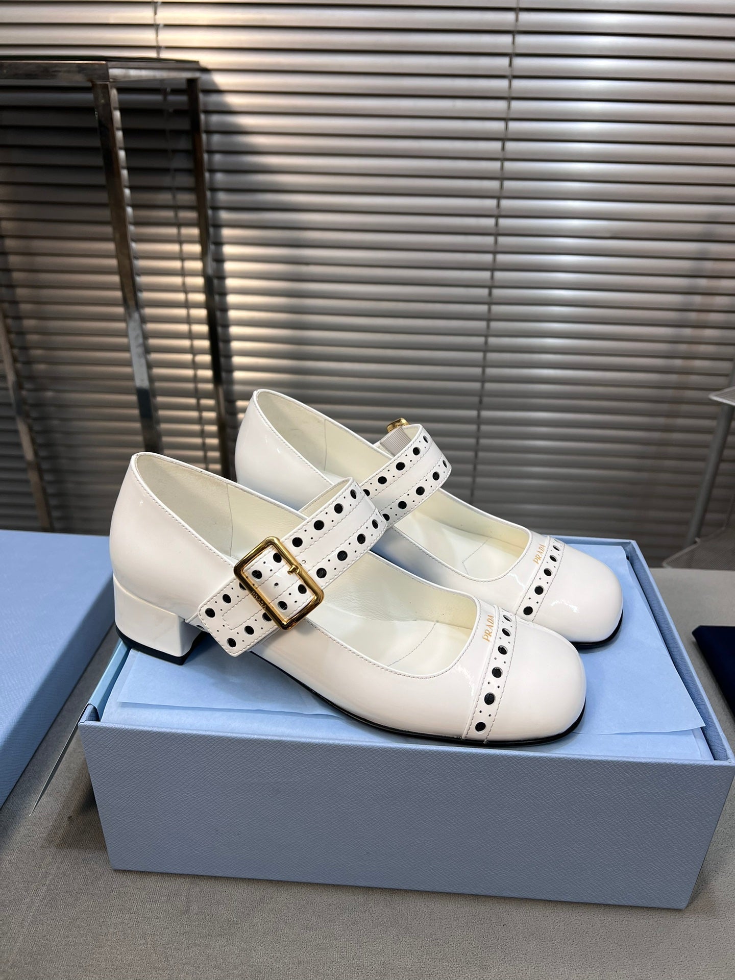 MARY JANE PUMPS IN WHITE GLOSSY CALFSKIN - 35