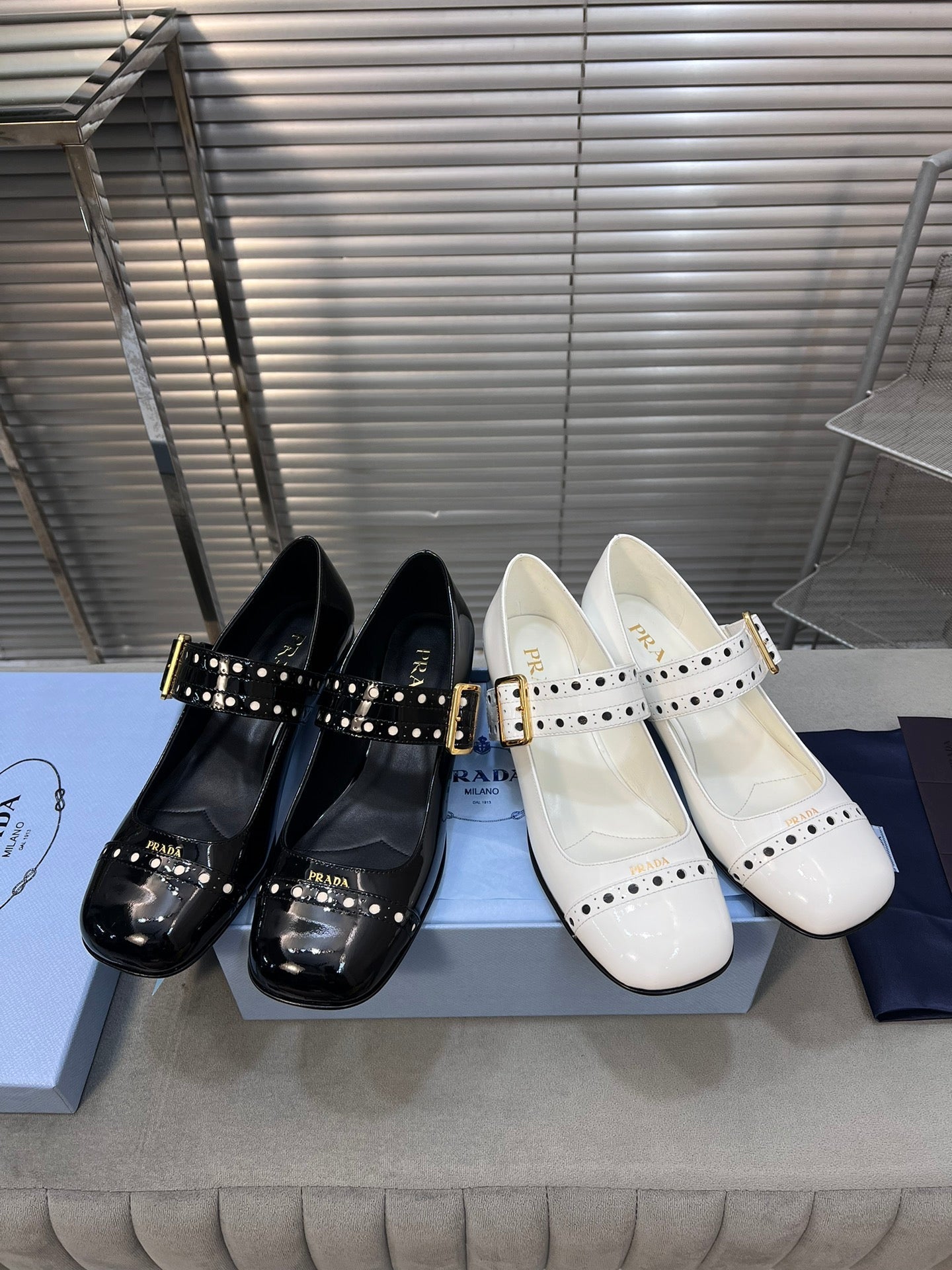 MARY JANE PUMPS IN WHITE GLOSSY CALFSKIN - 35