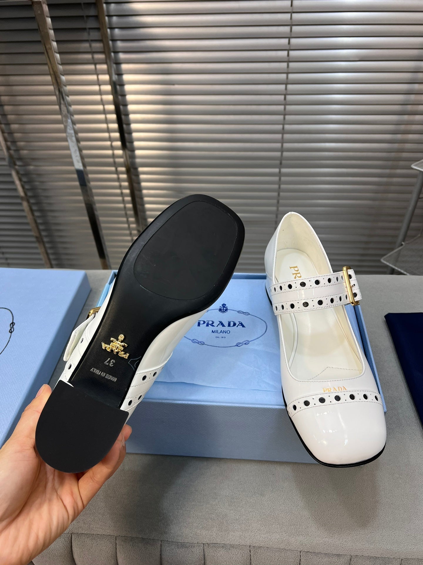 MARY JANE PUMPS IN WHITE GLOSSY CALFSKIN - 35