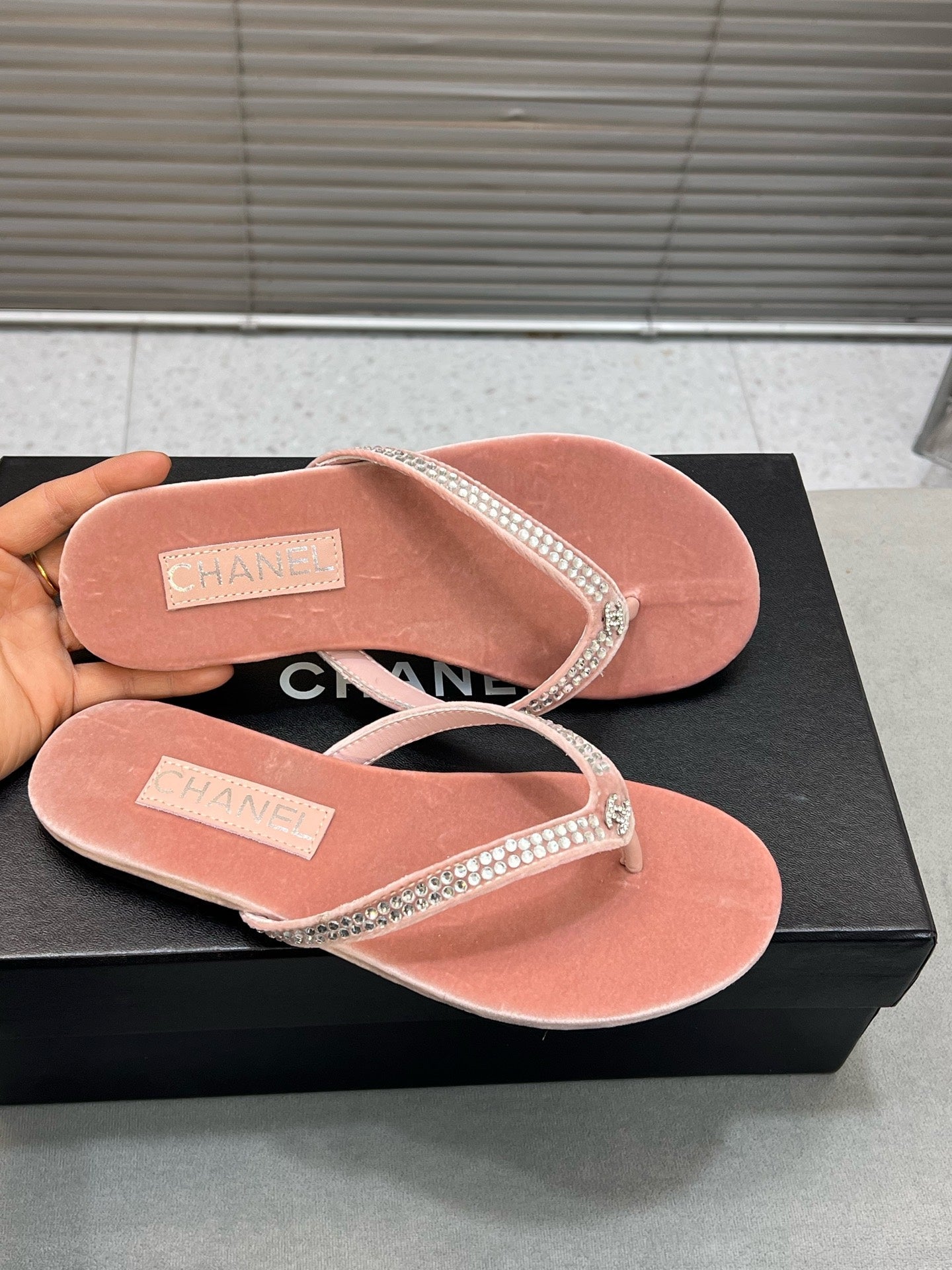 CRYSTAL THONG SANDAL IN FLAMINGO PINK SUEDE - 35
