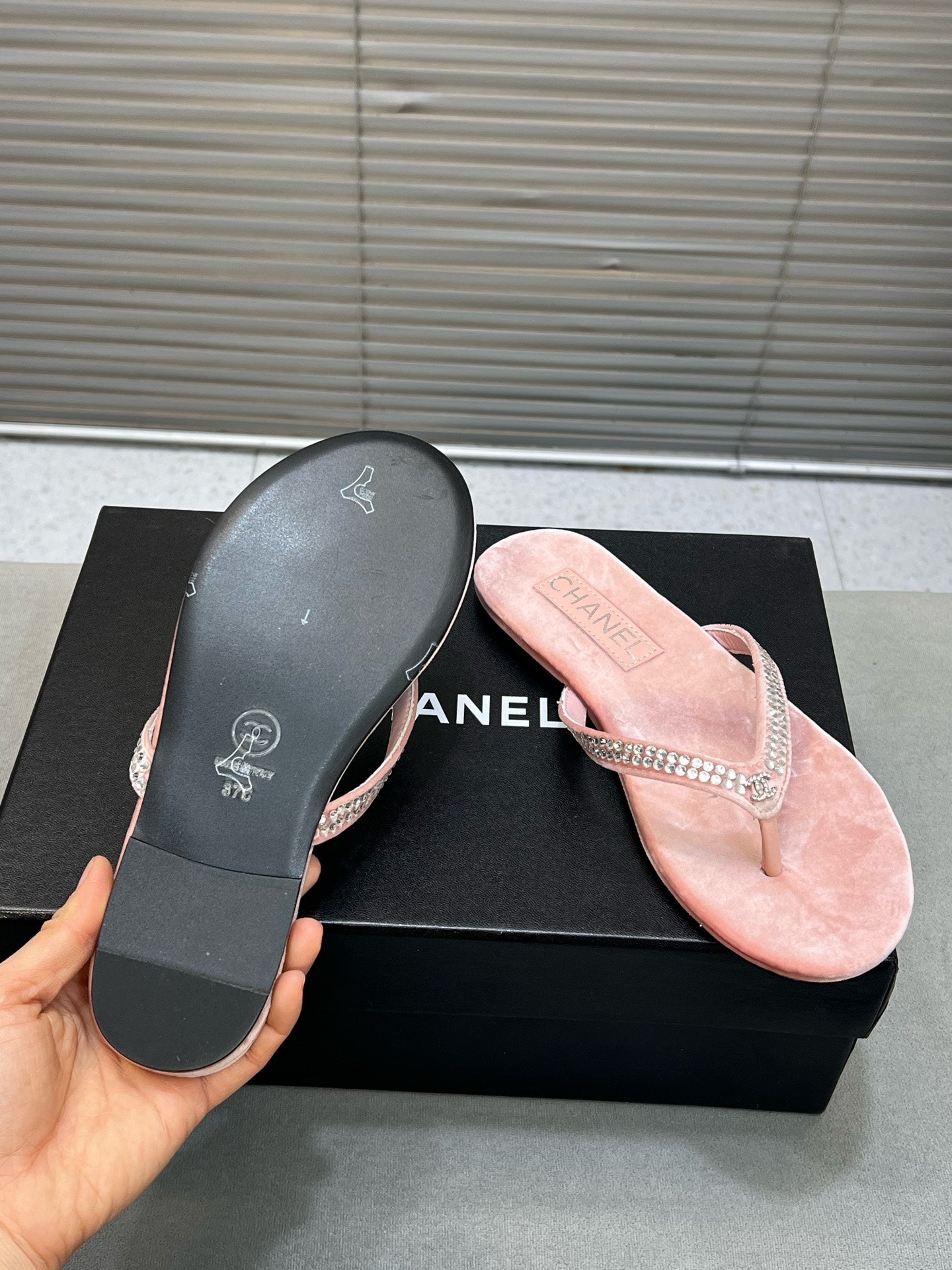CRYSTAL THONG SANDAL IN FLAMINGO PINK SUEDE - 35