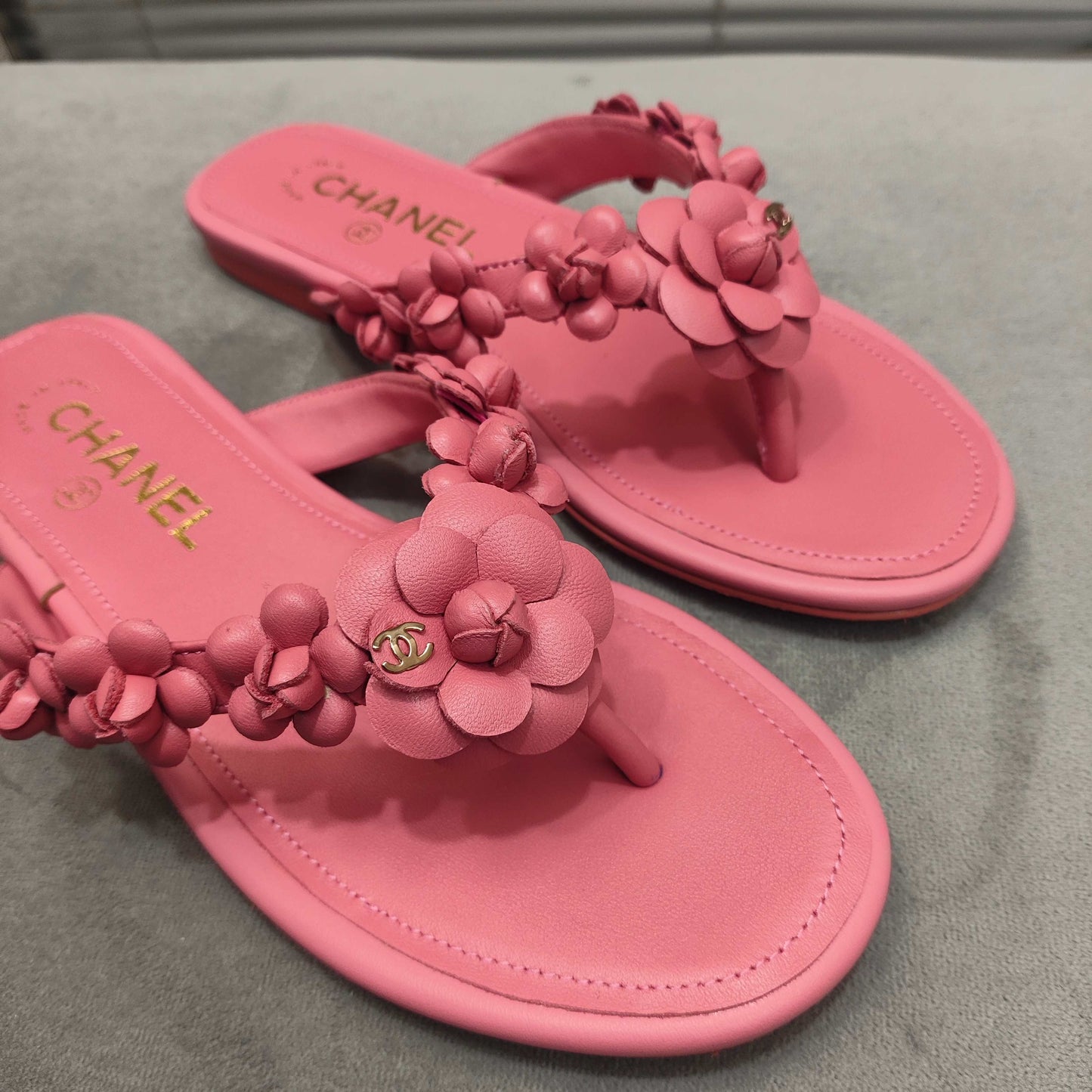 THONG SLIPPERS CAMELLIA IN  PINK CALFSKIN - 35