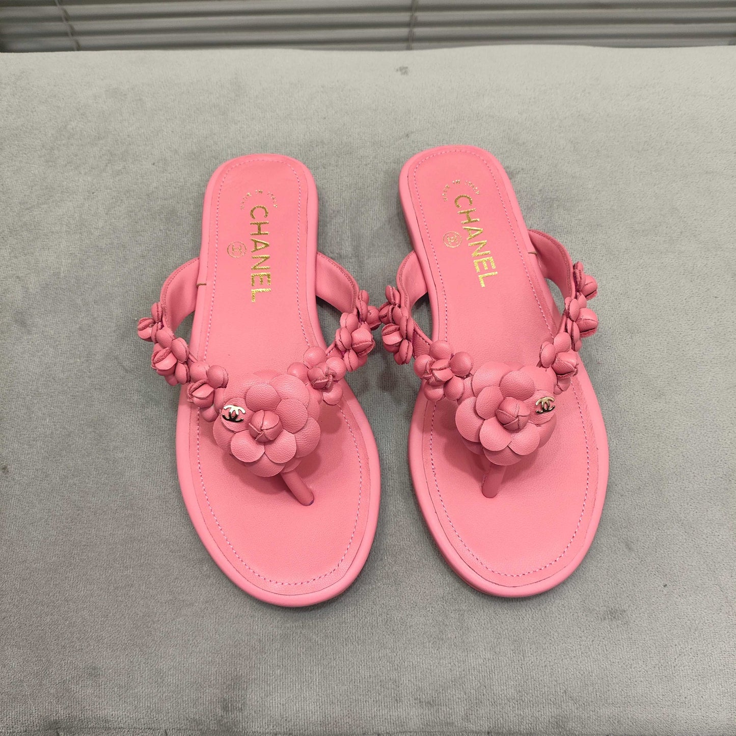 THONG SLIPPERS CAMELLIA IN  PINK CALFSKIN - 35