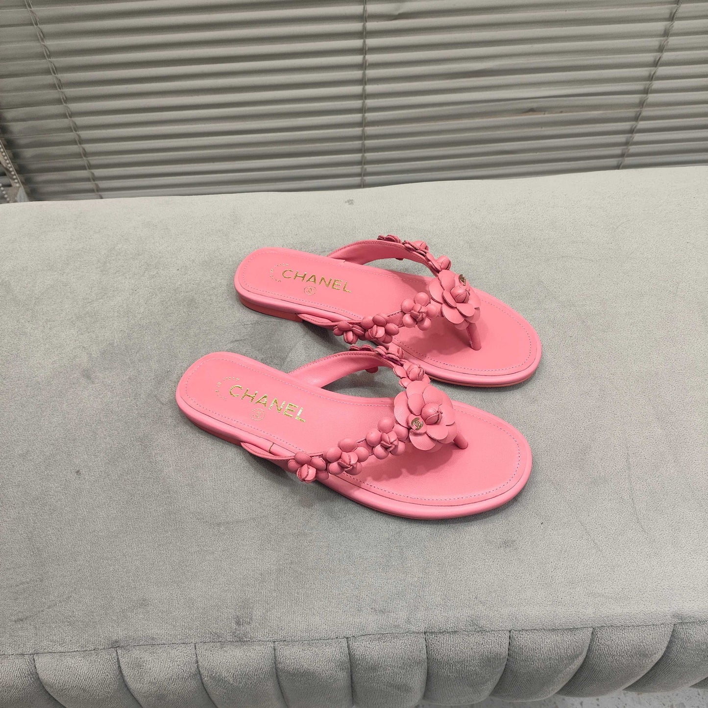 THONG SLIPPERS CAMELLIA IN  PINK CALFSKIN - 35